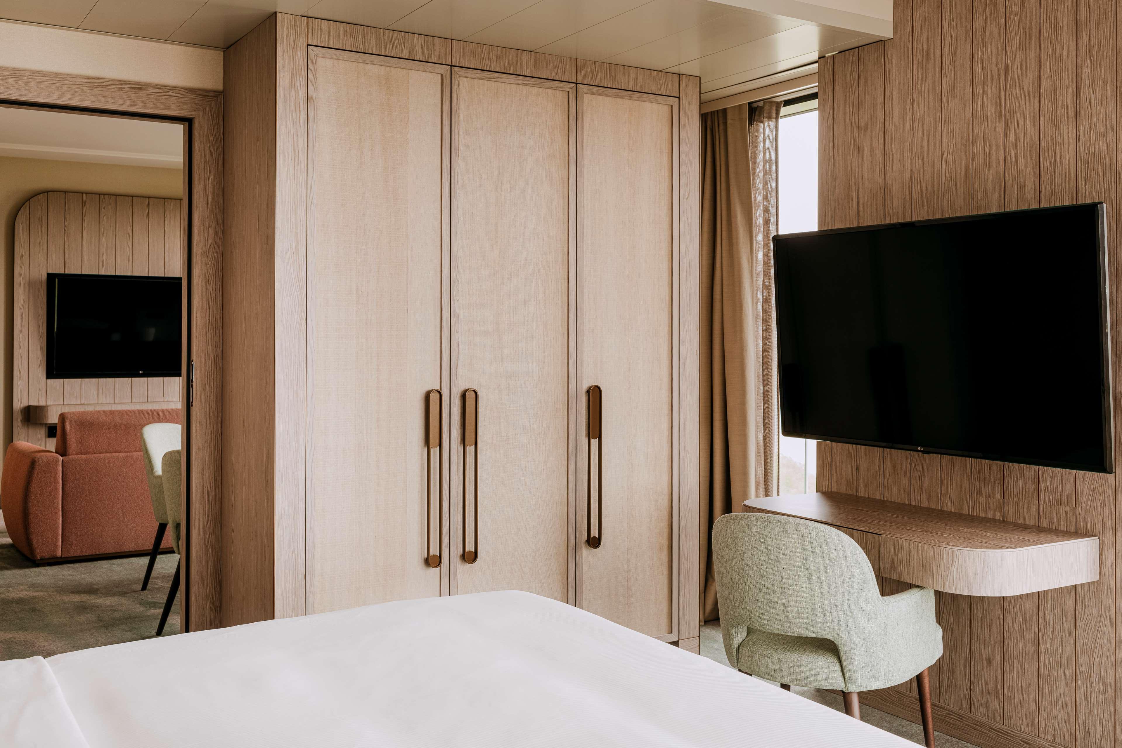 Suite Sea View King Bed