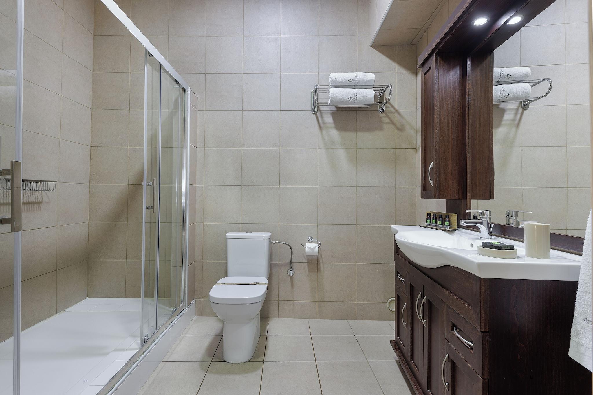 Double Classic Queen Bed