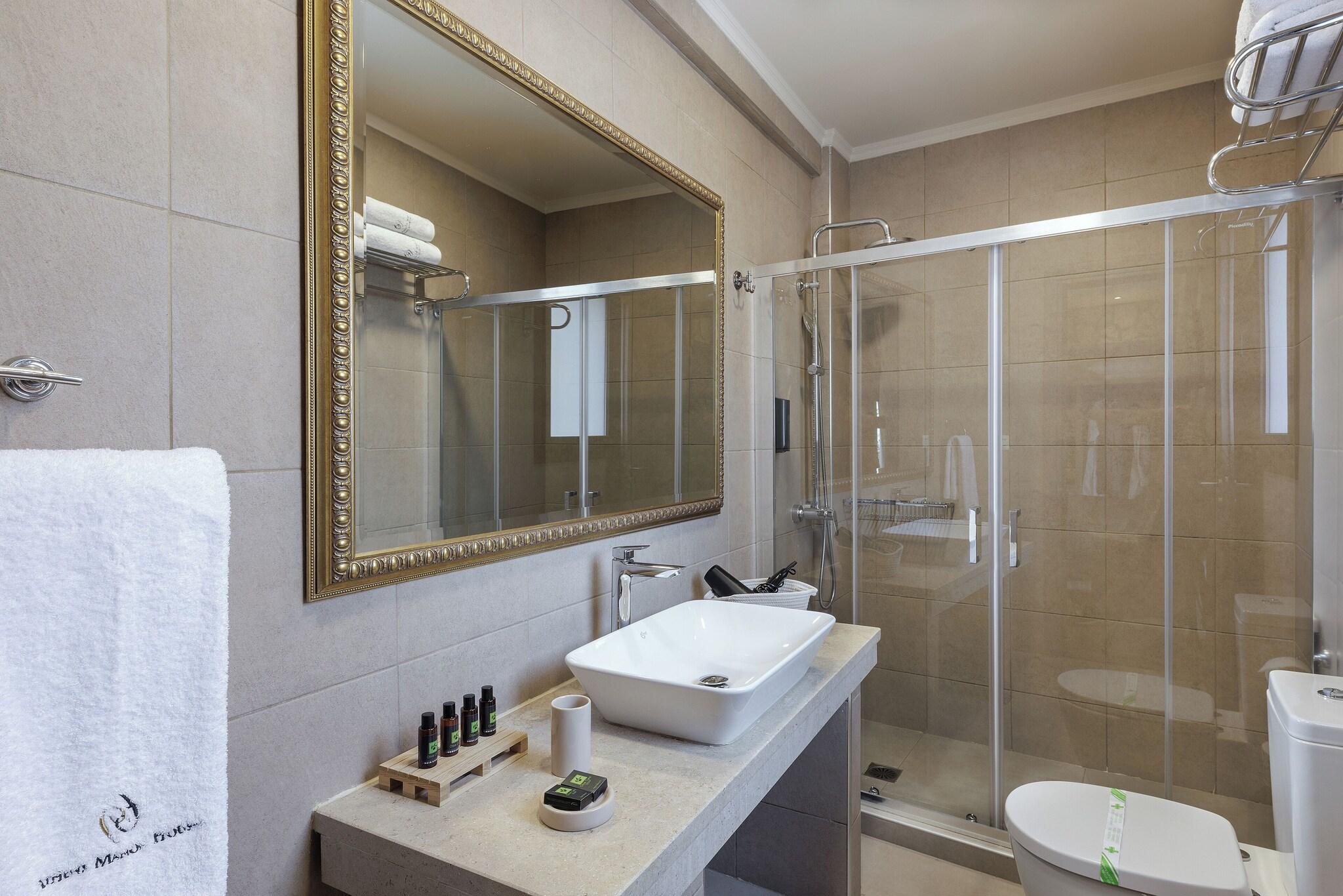 Double or Twin Executive Queen Bed