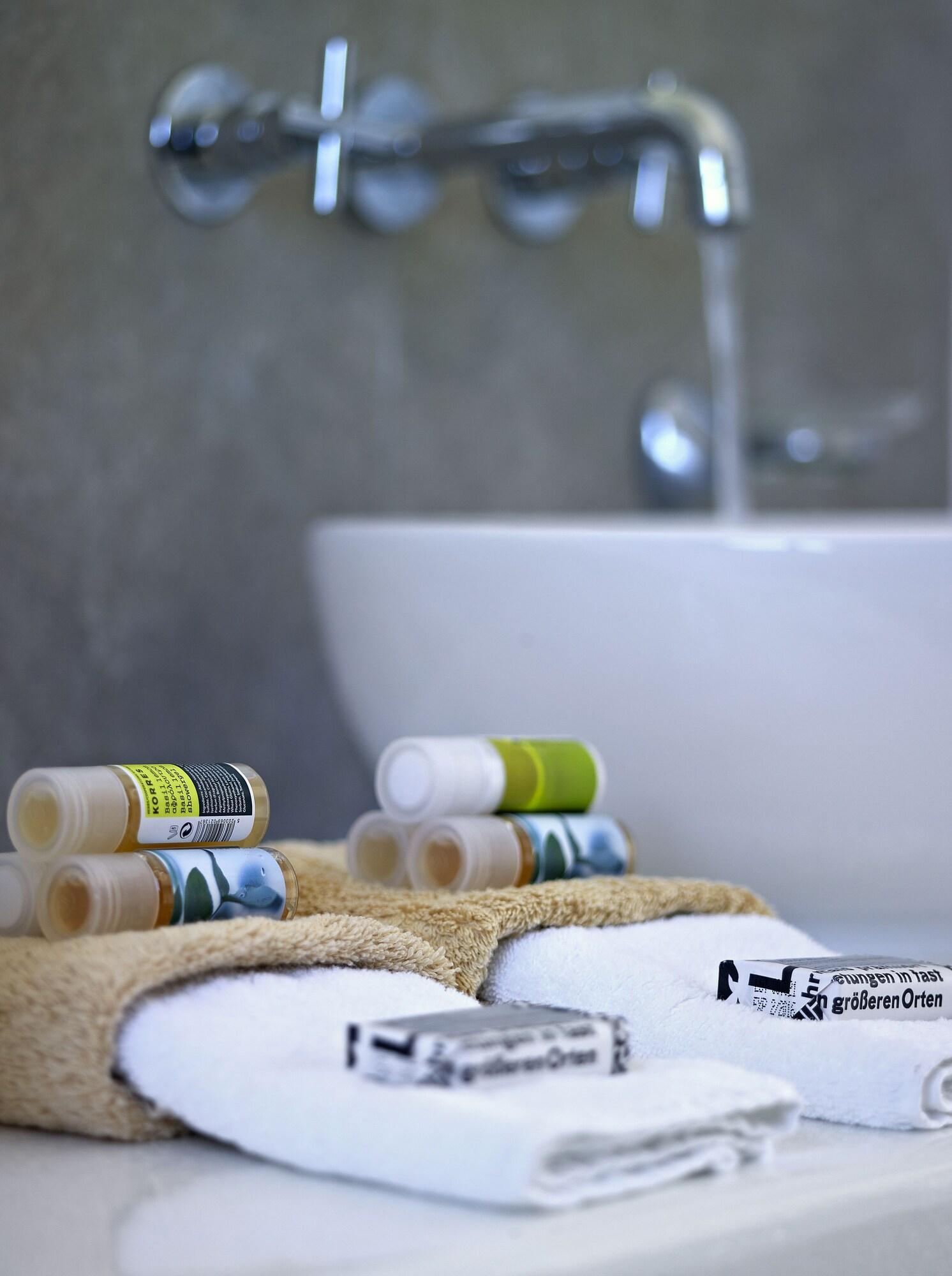 Junior Suite Queen Size Bed