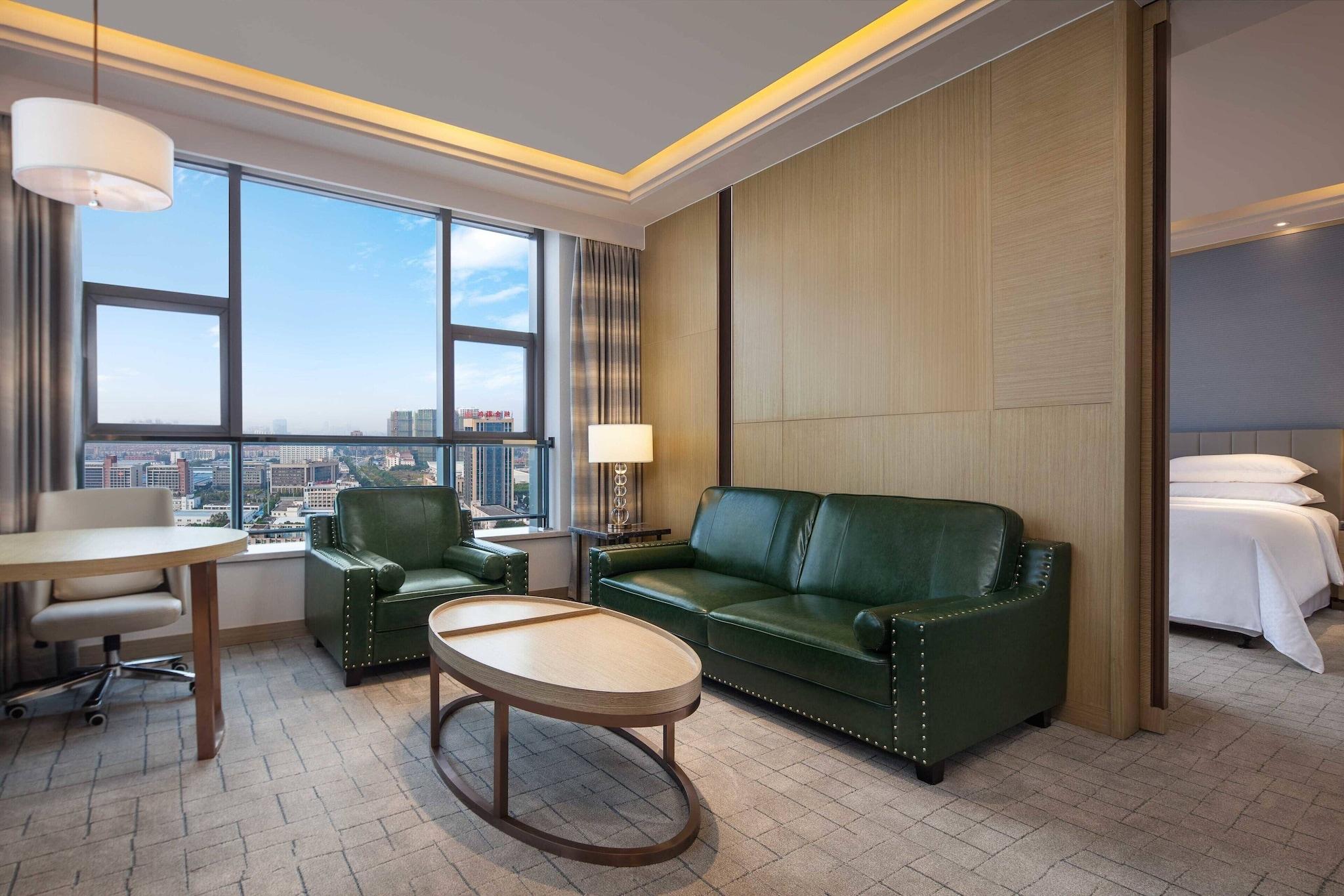 Junior Suite City View King Bed