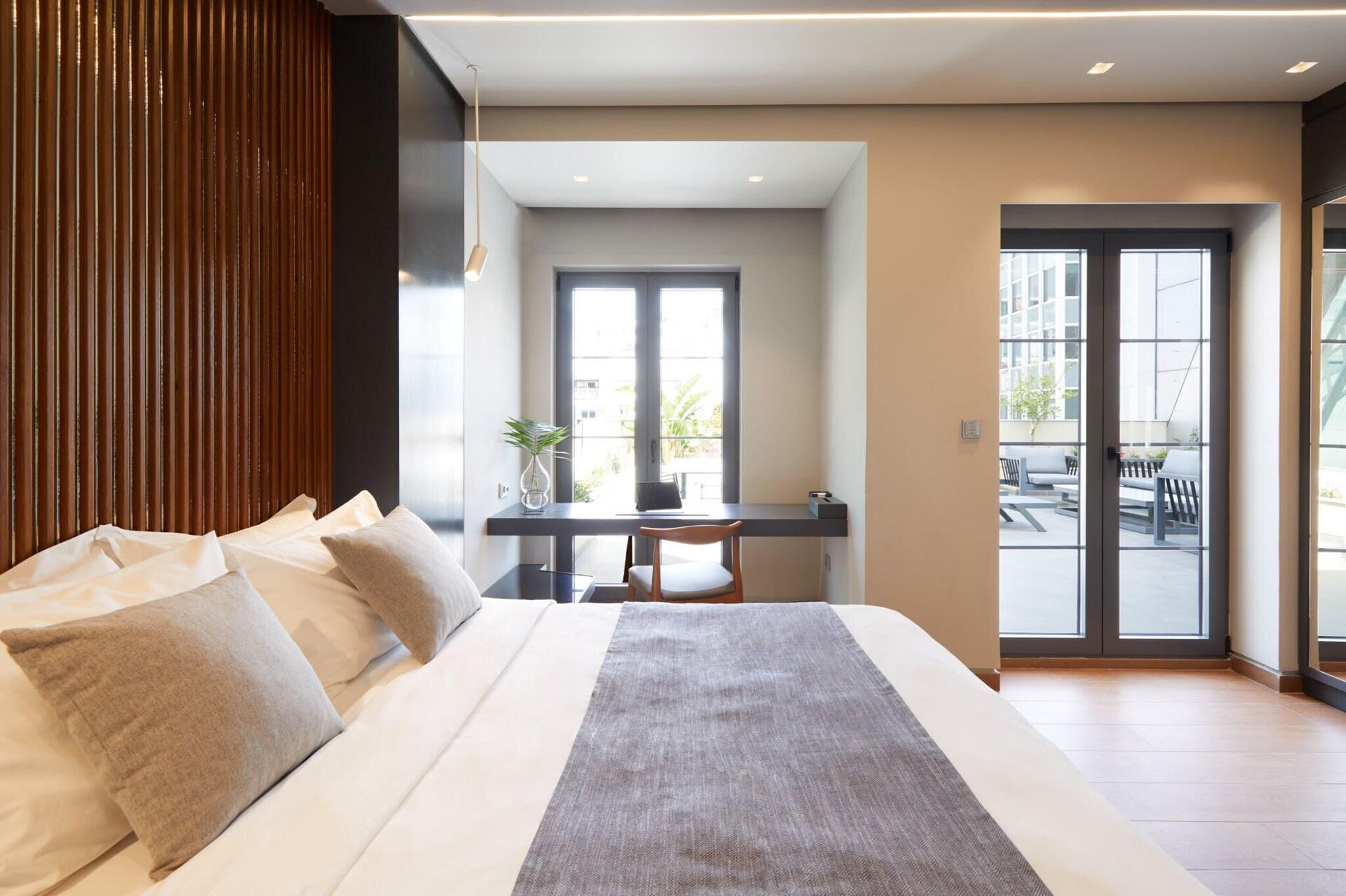 Junior Suite Queen Size Bed