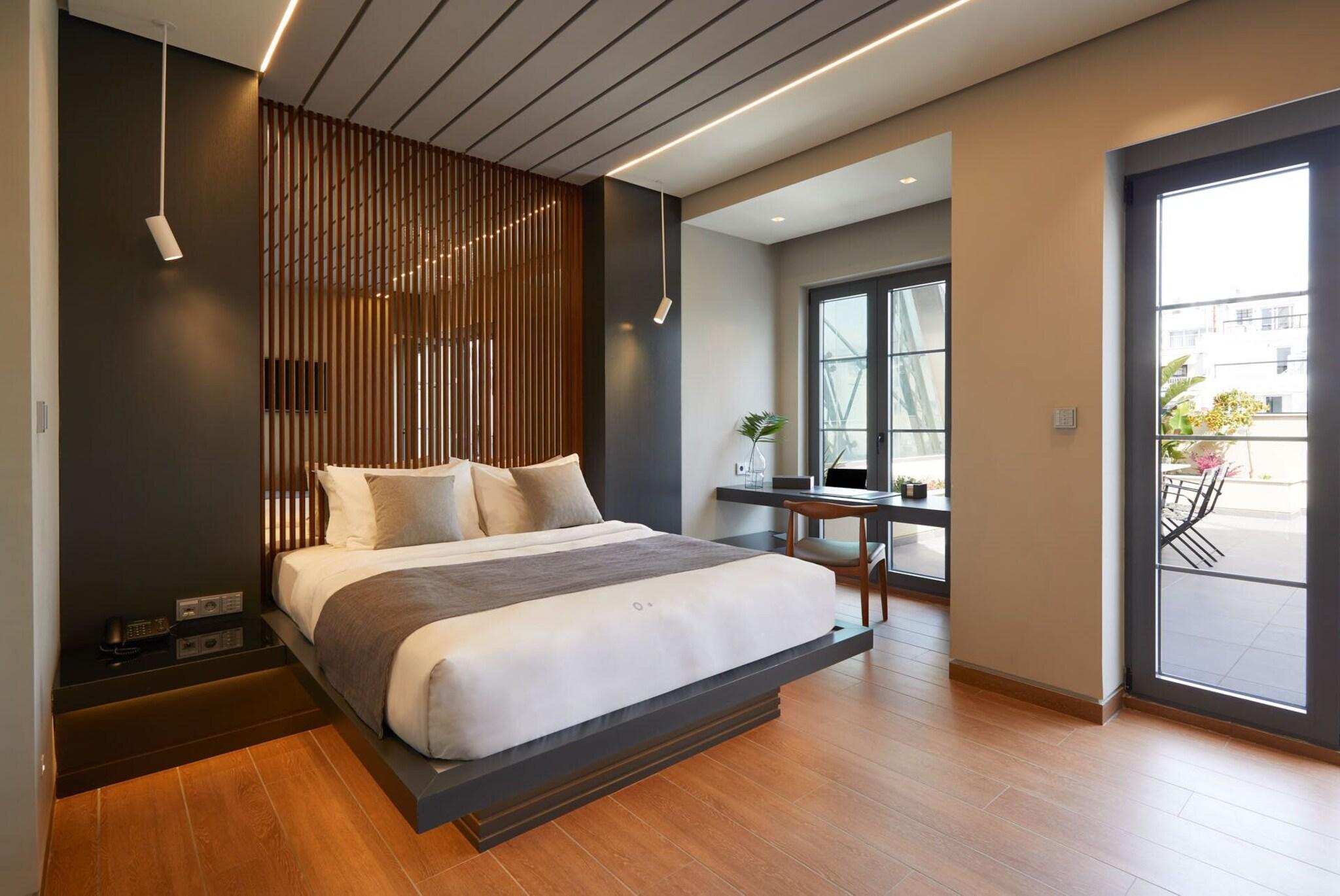 Junior Suite Queen Size Bed