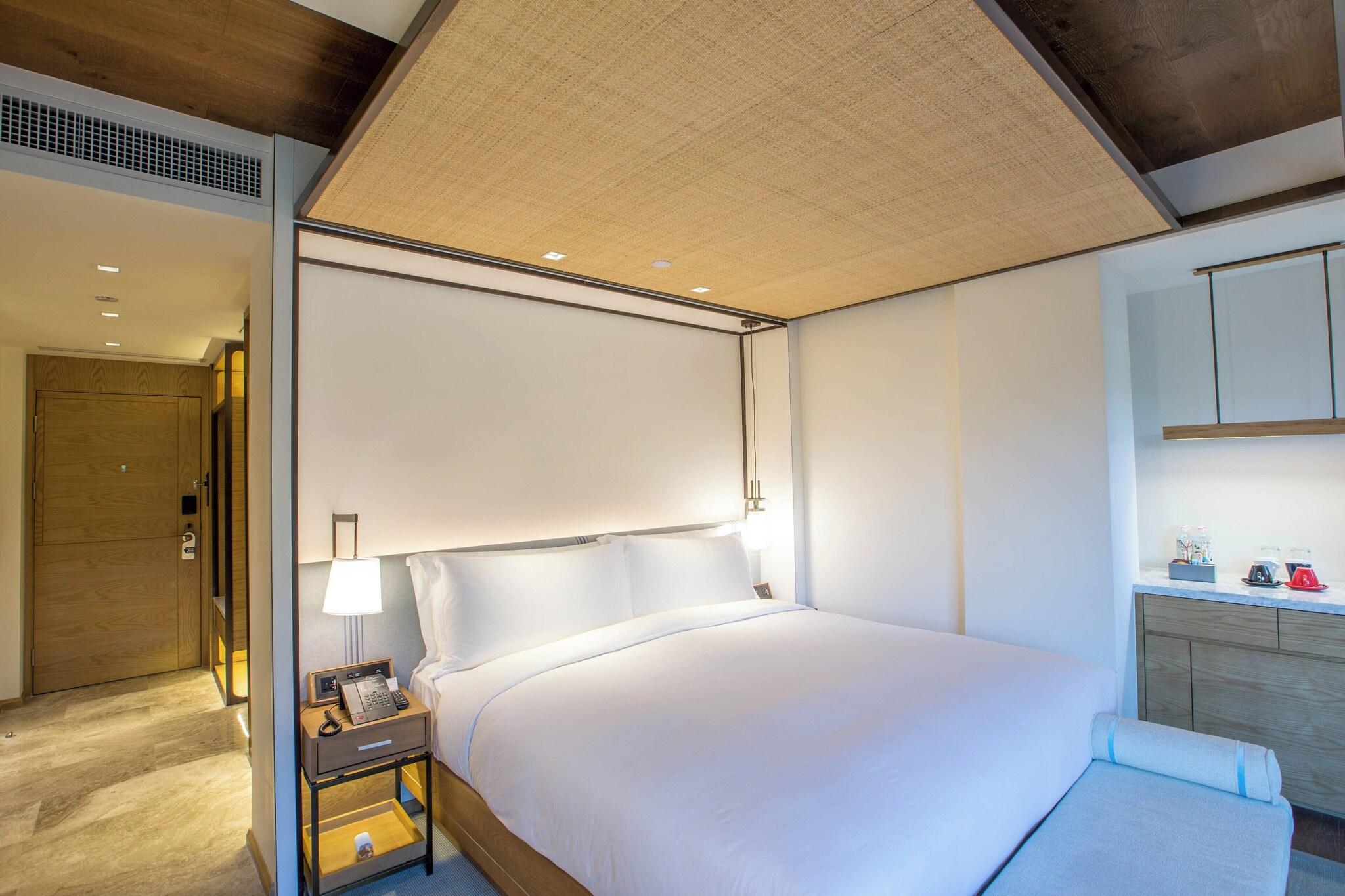 Double Deluxe King Bed