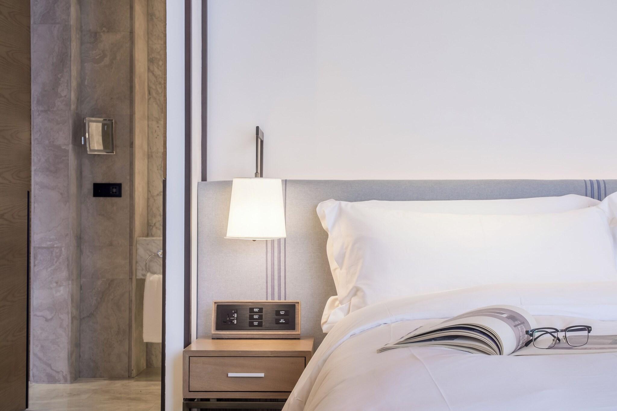 Double Deluxe King Bed