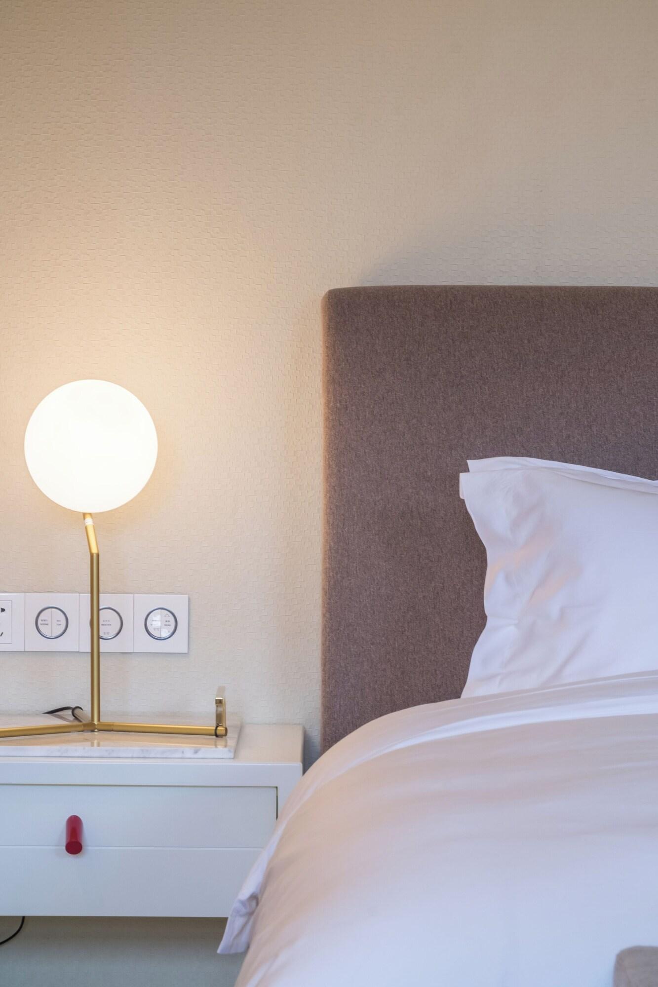 Family Room King Size Bed