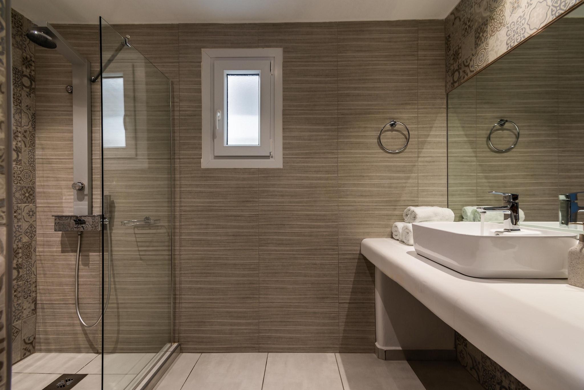 Junior Suite Queen Size Bed