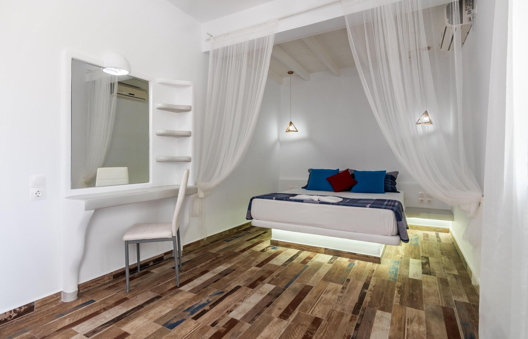 Junior Suite Queen Size Bed