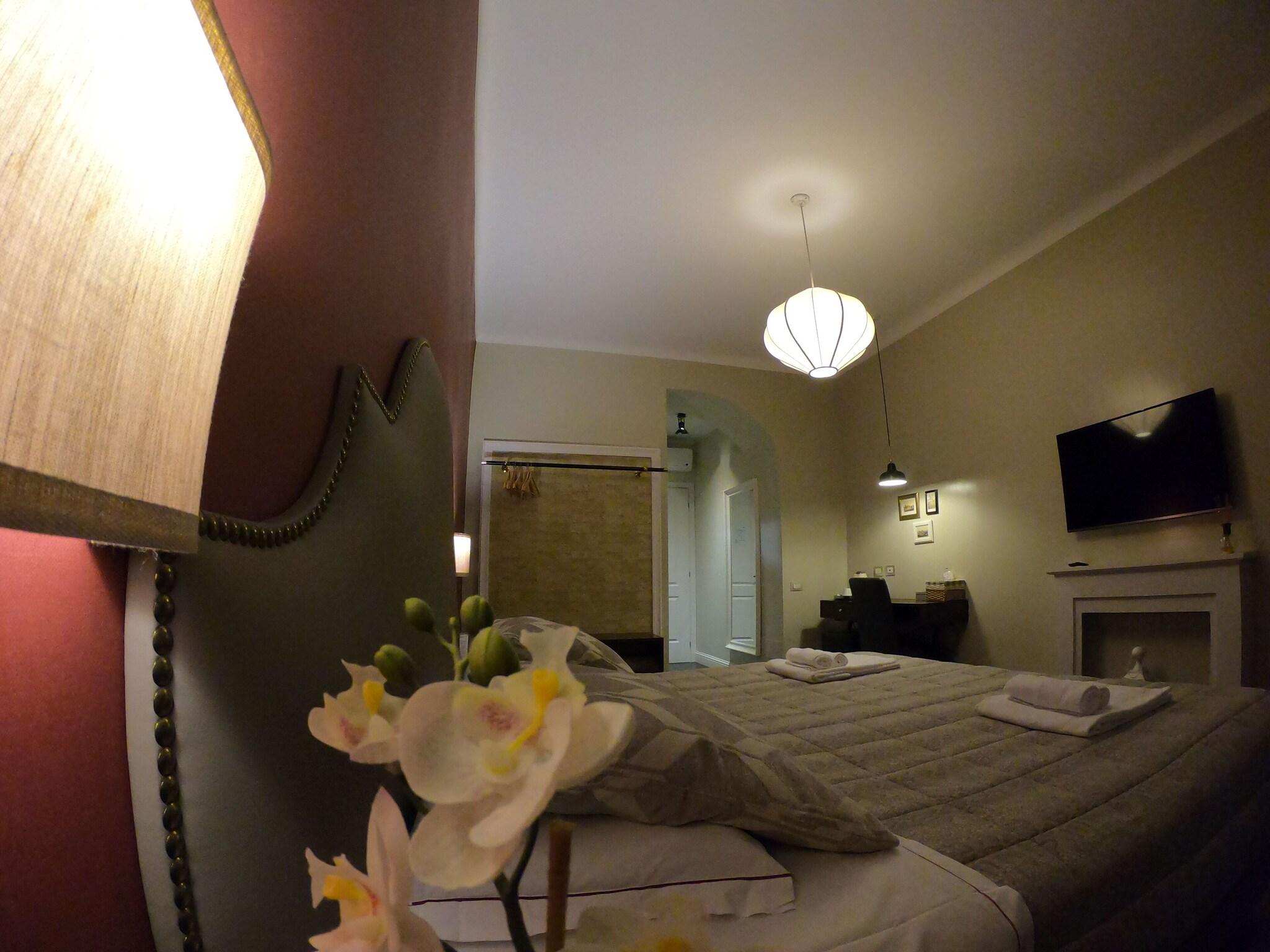 Double or Twin Deluxe King Bed