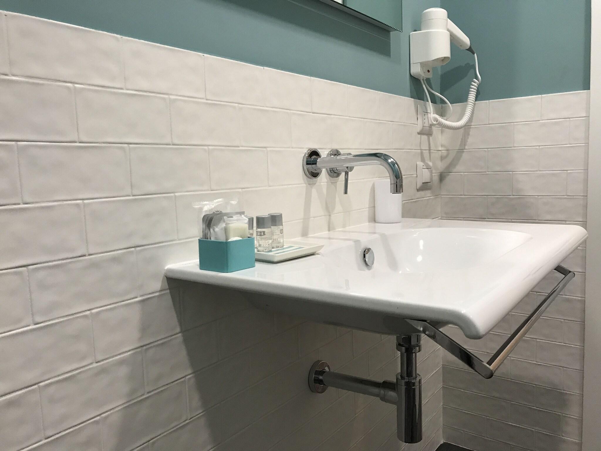 Triple Deluxe King Bed