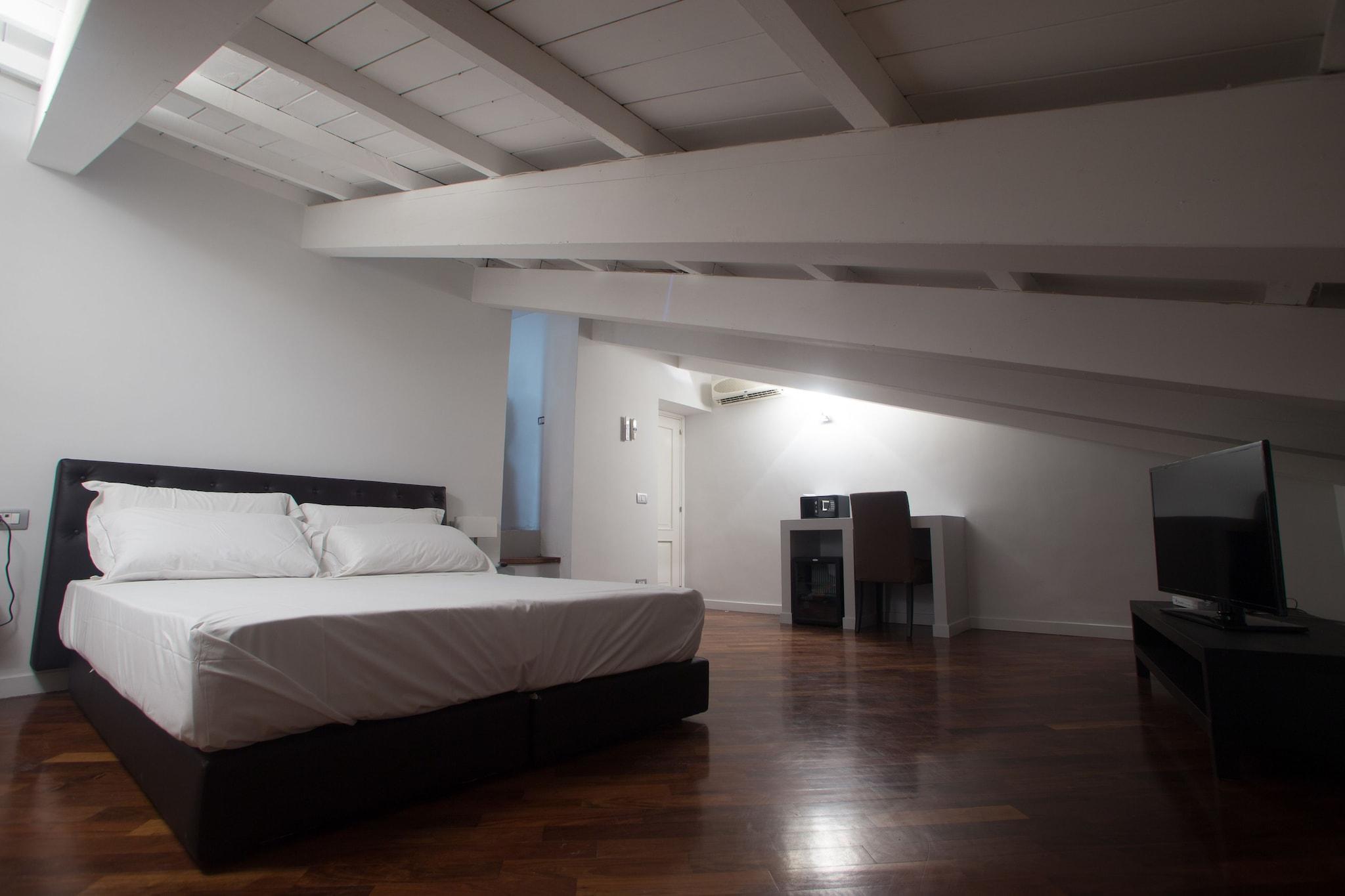 Double or Twin with Double Bed