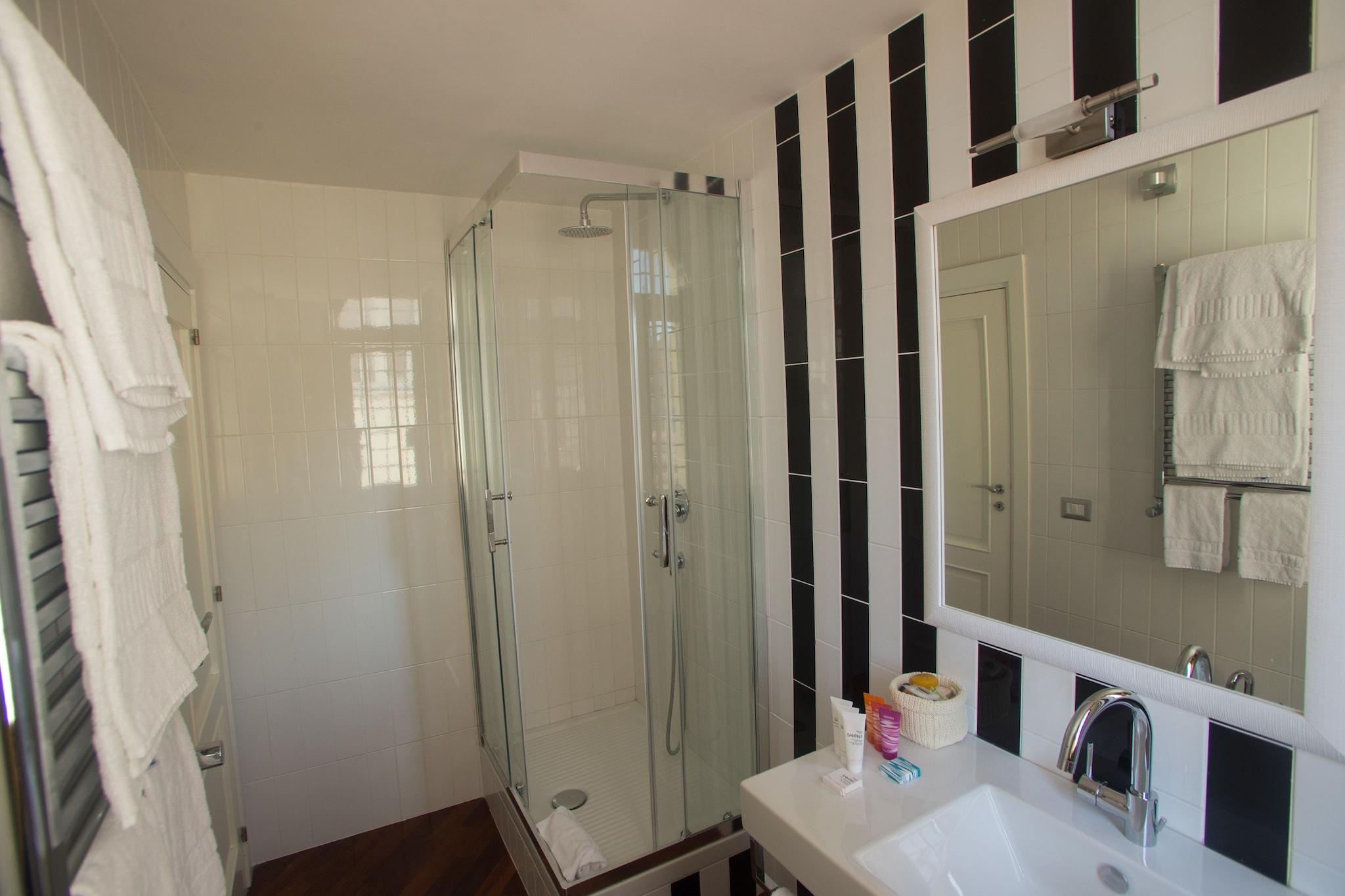 Double or Twin with Double Bed