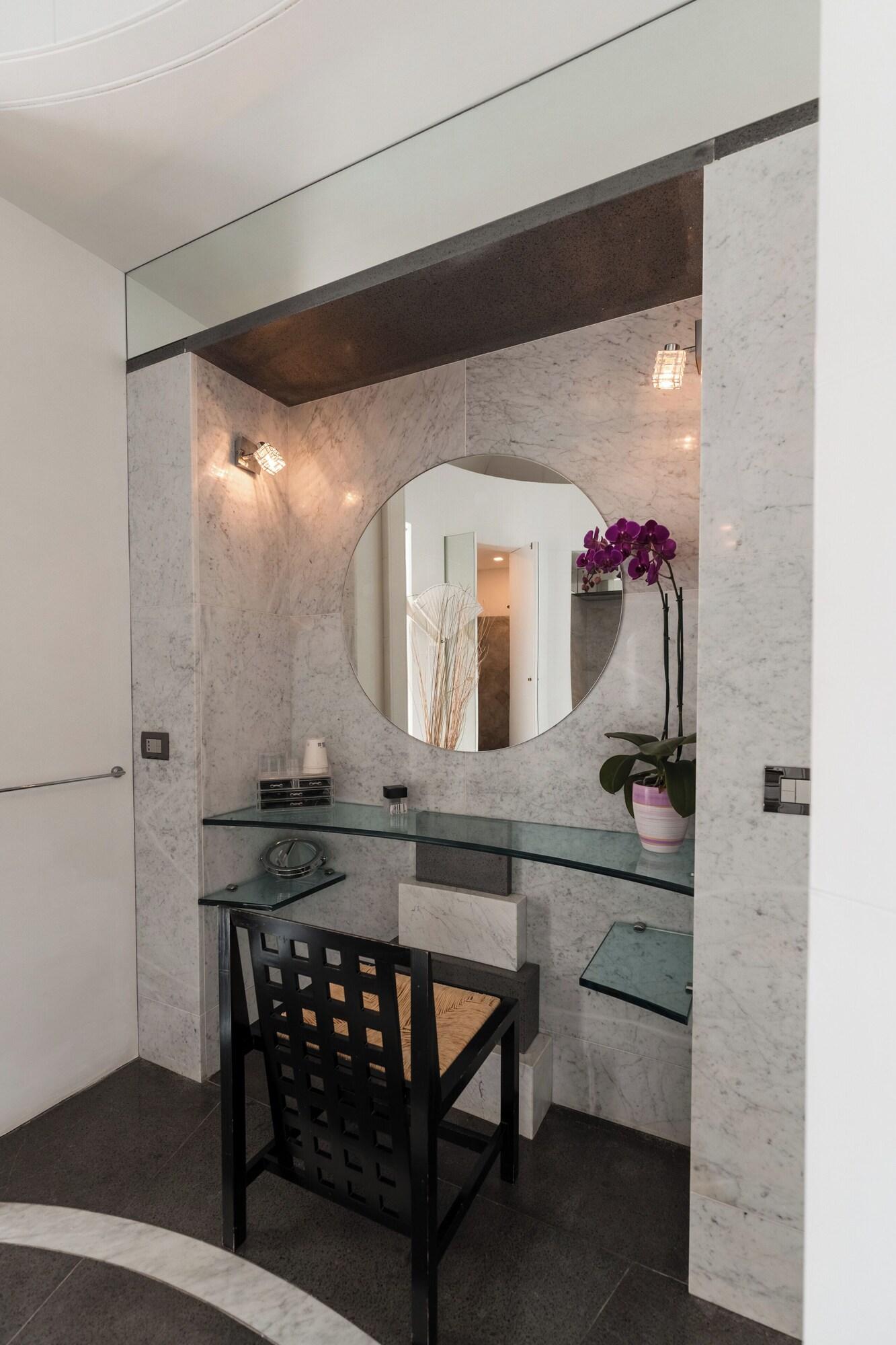 Suite Sea View King Bed