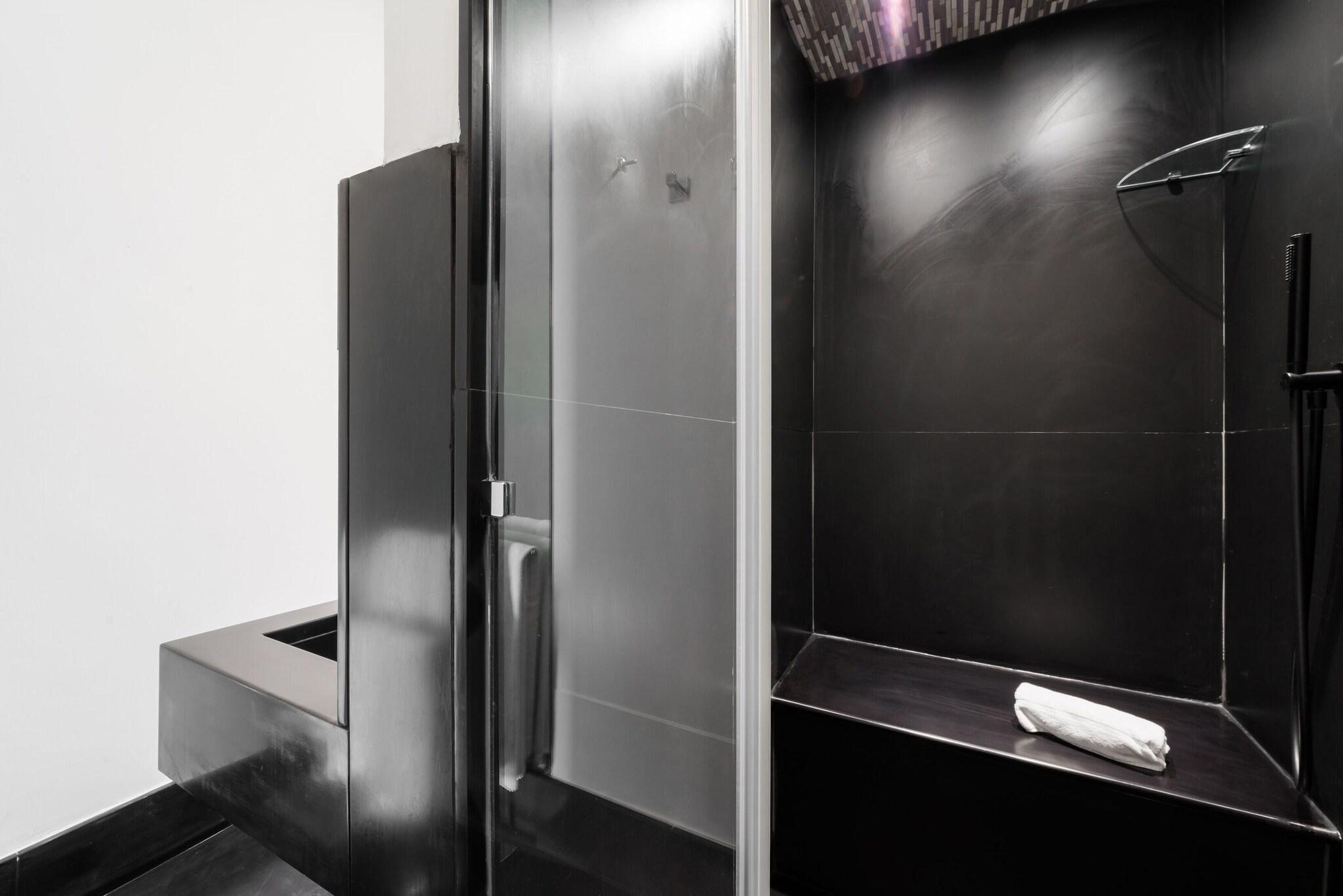 Suite Queen Size Bed