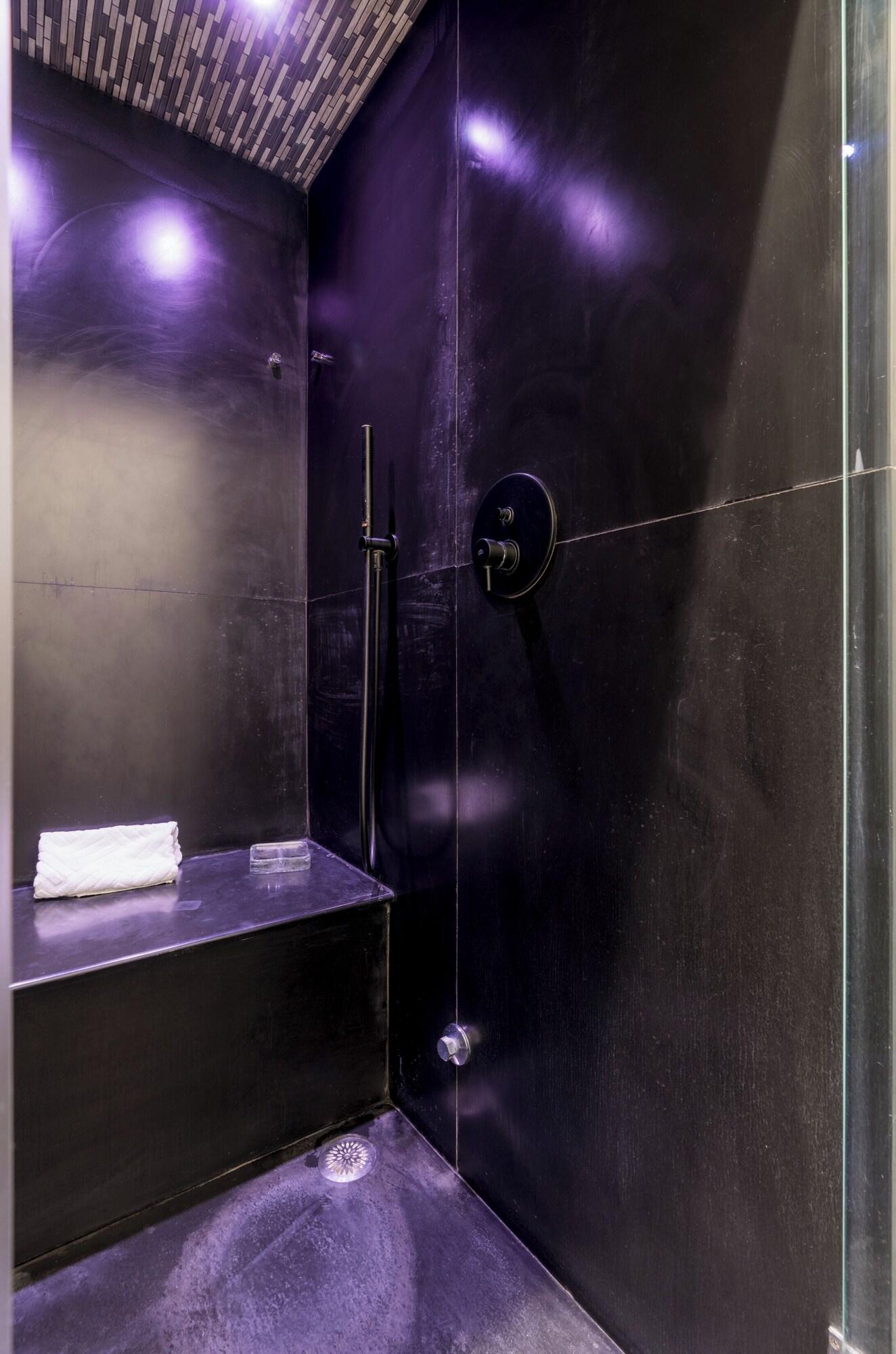 Suite Queen Size Bed