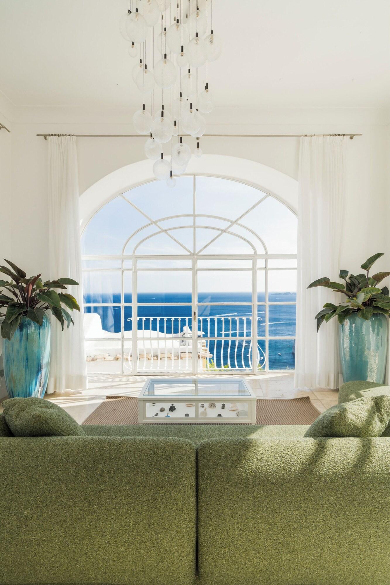 Suite Queen Size Bed