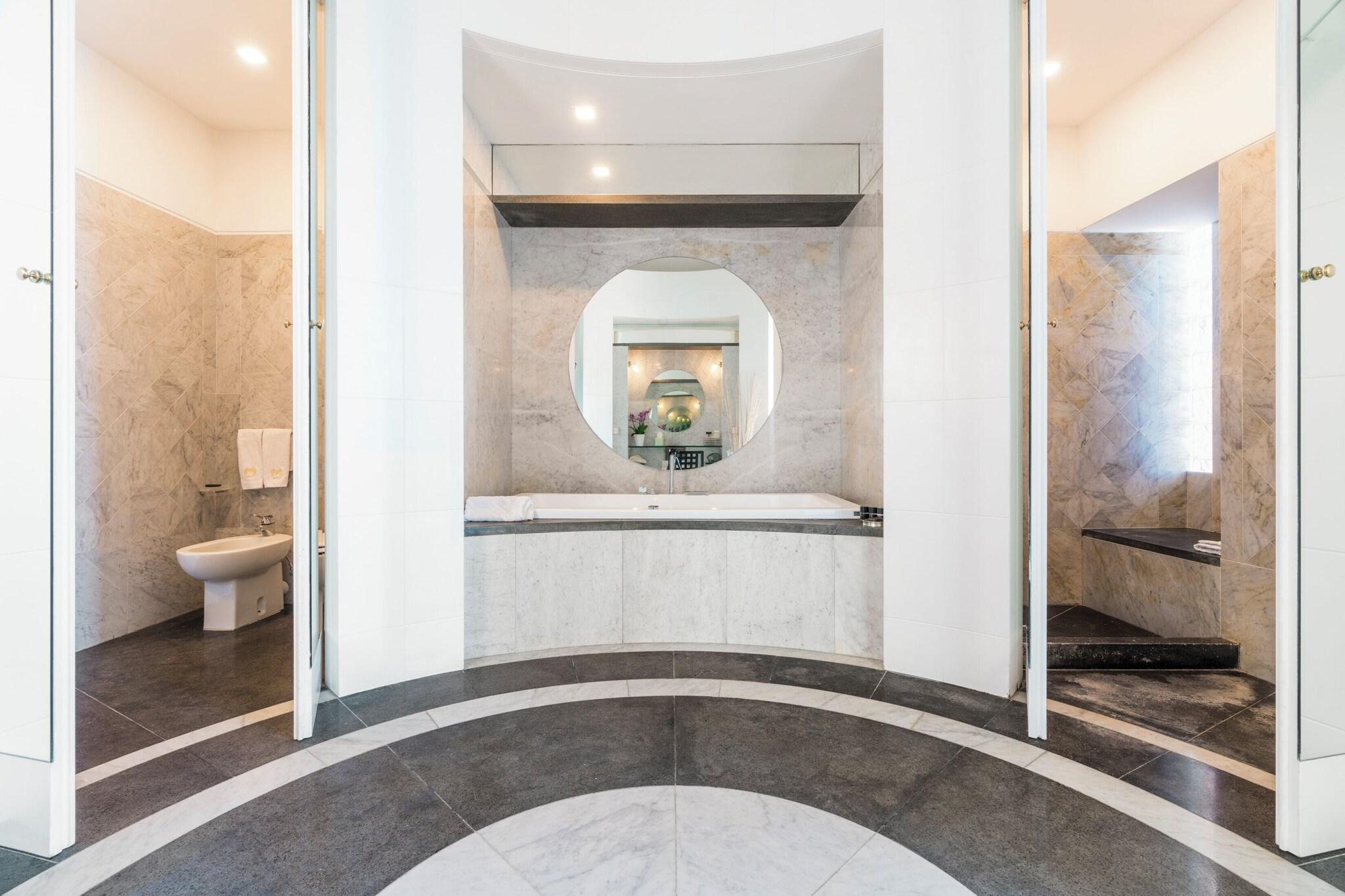 Suite Sea View King Bed