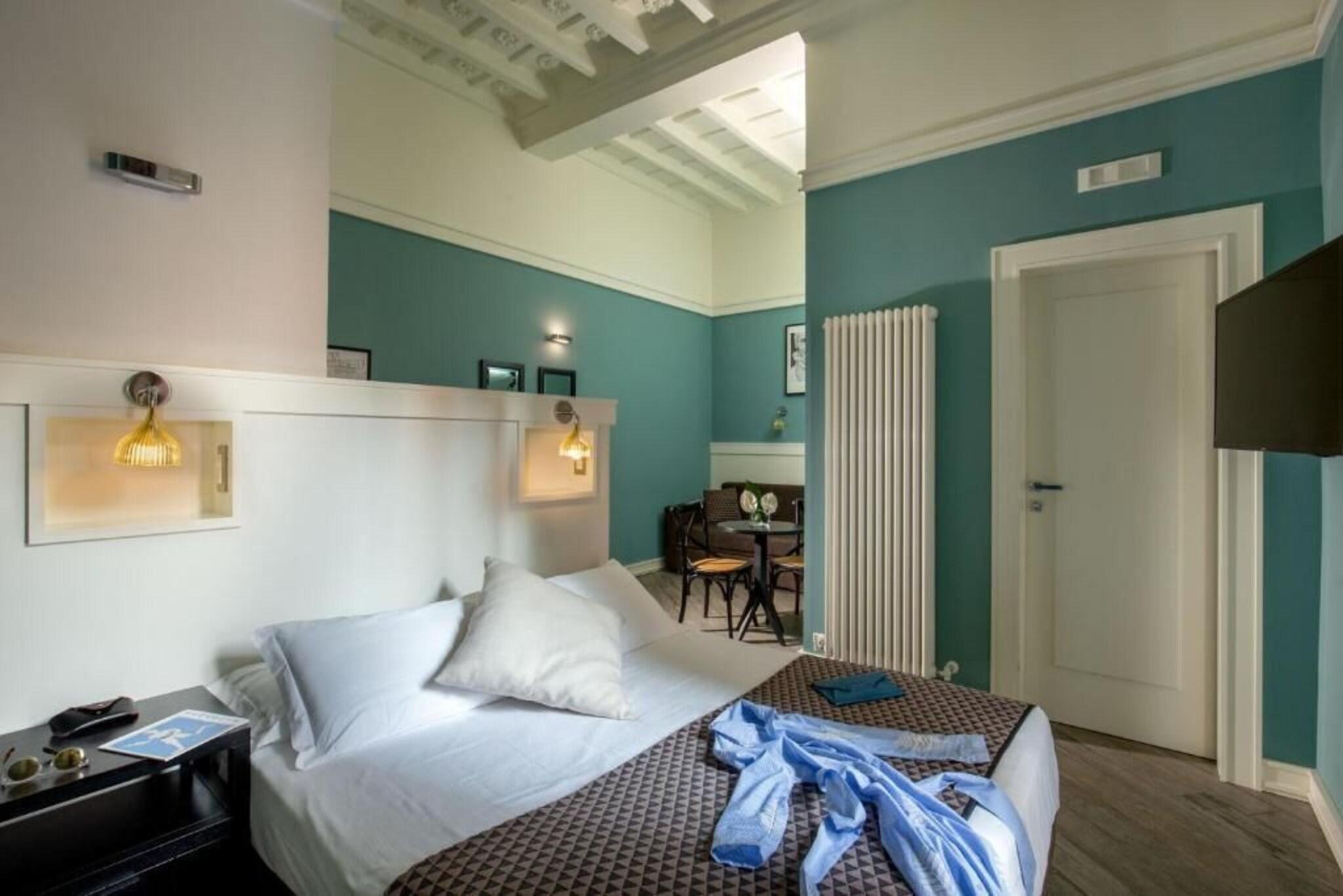 Double Deluxe Queen Bed