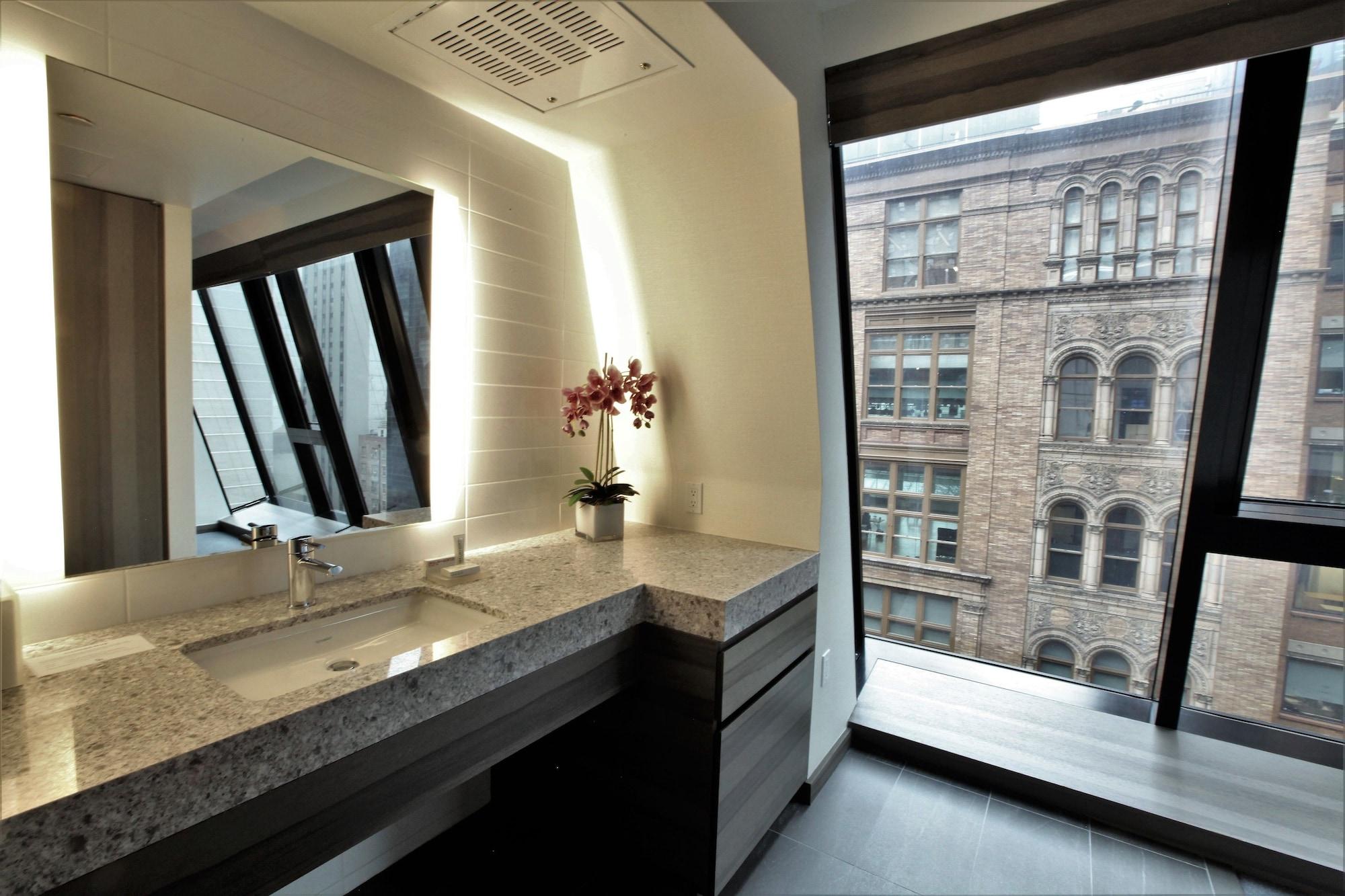 Junior Suite Superior Queen Bed