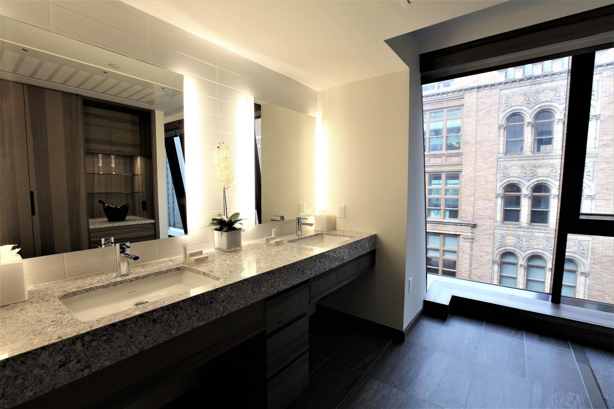 Junior Suite Superior Queen Bed