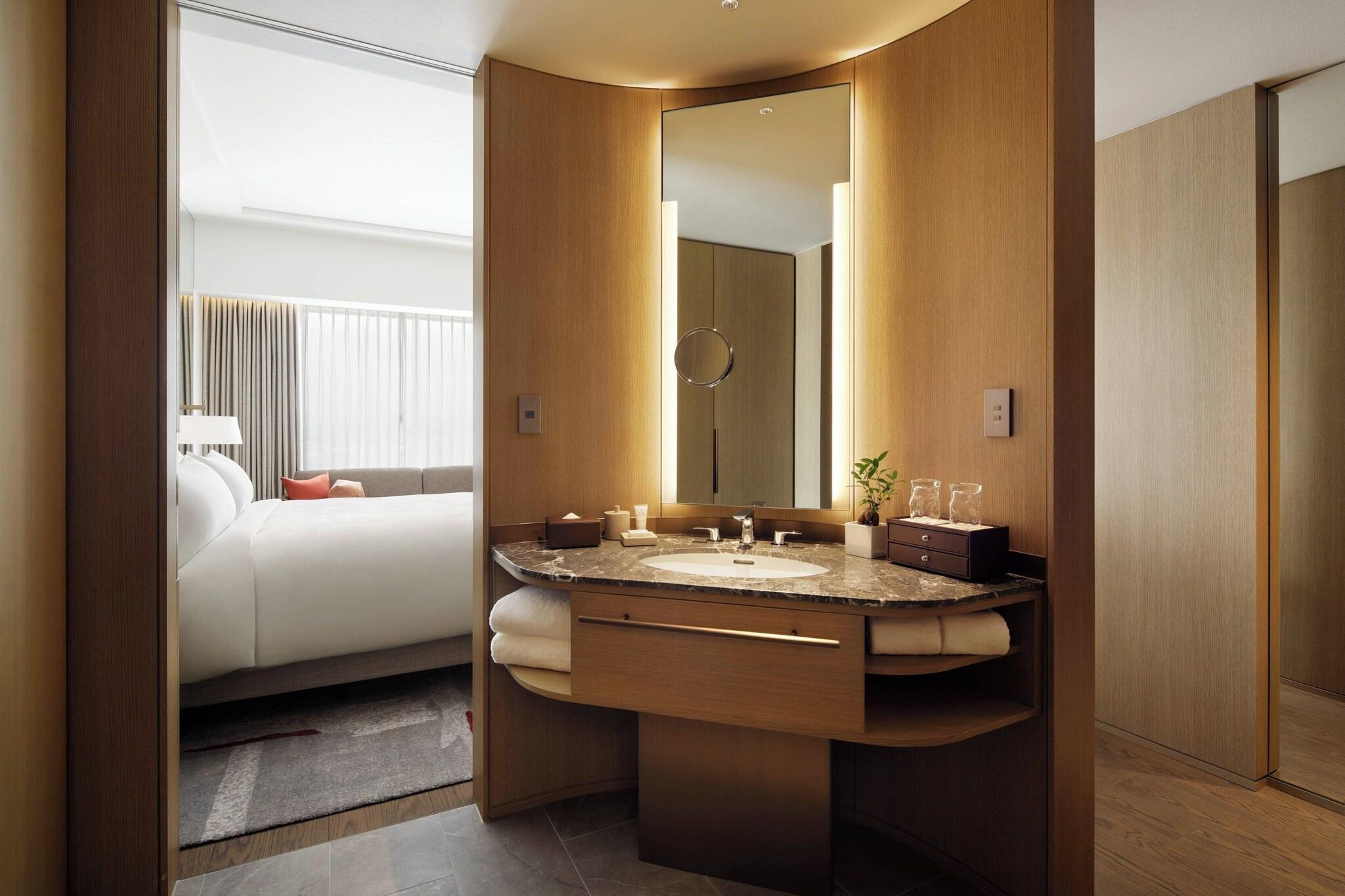 Junior Suite King Size Bed