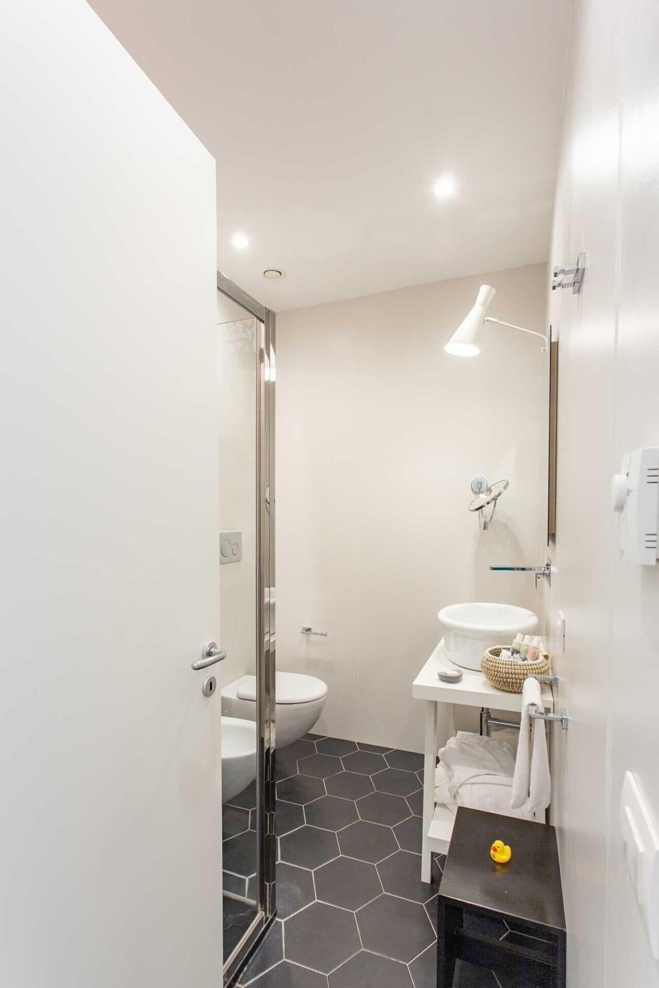 Double Classic Queen Bed