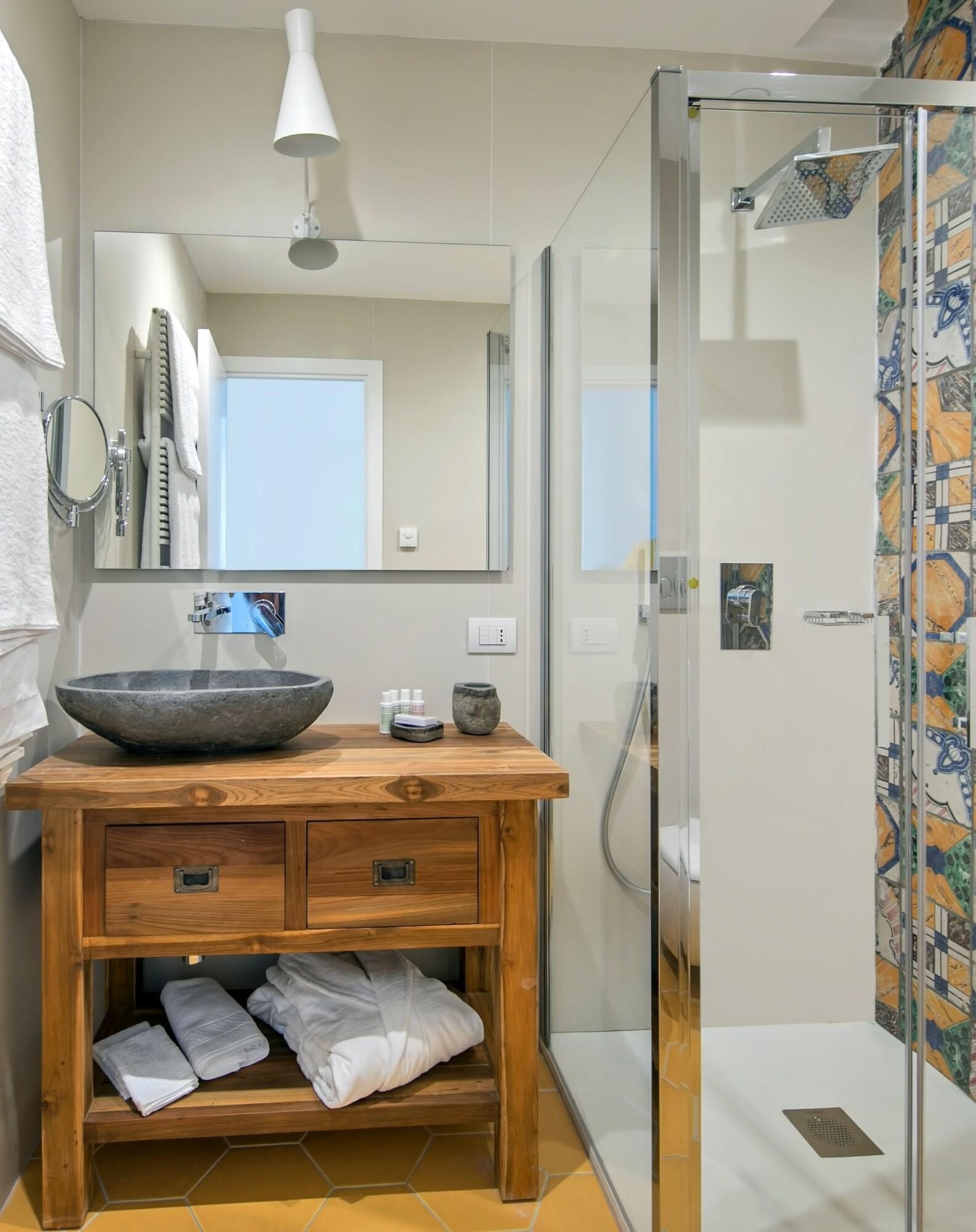 Double Deluxe Queen Bed