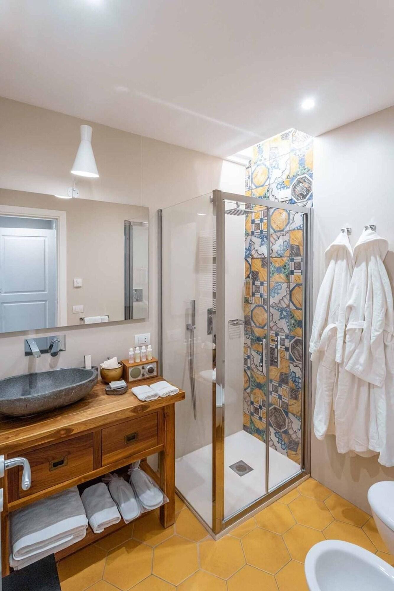 Double Deluxe Queen Bed