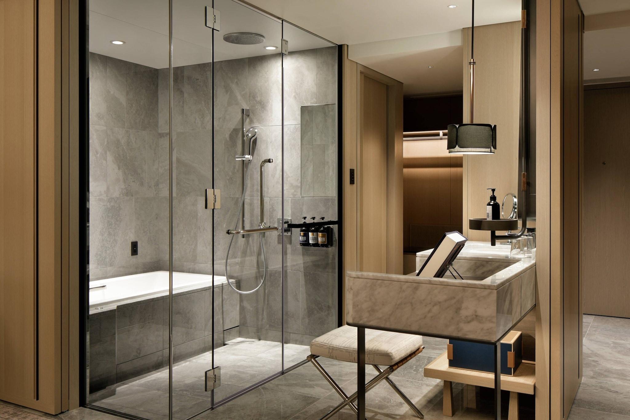 Quadruple Executive King Bed