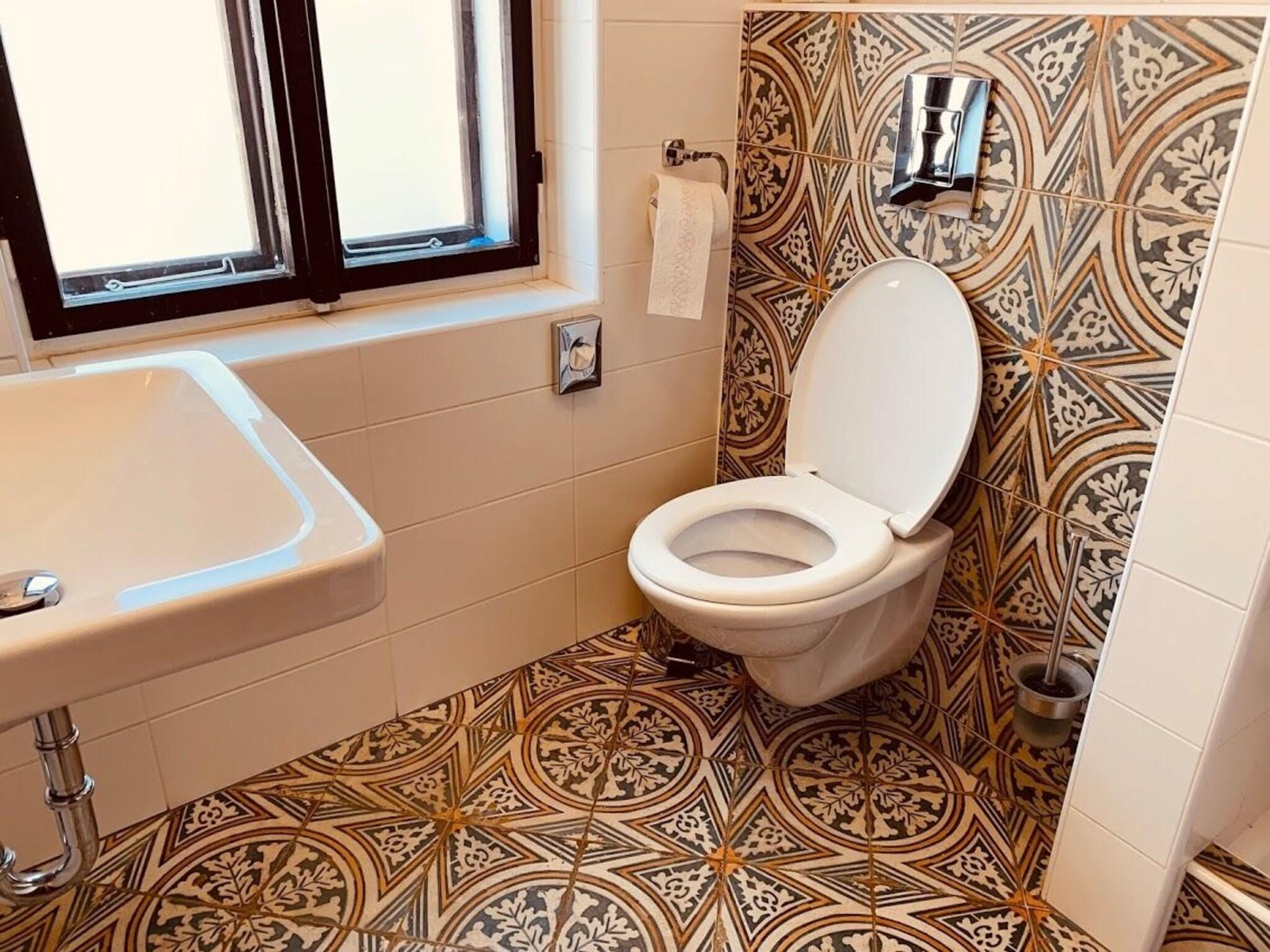 Double or Twin King Bed One Bedroom 