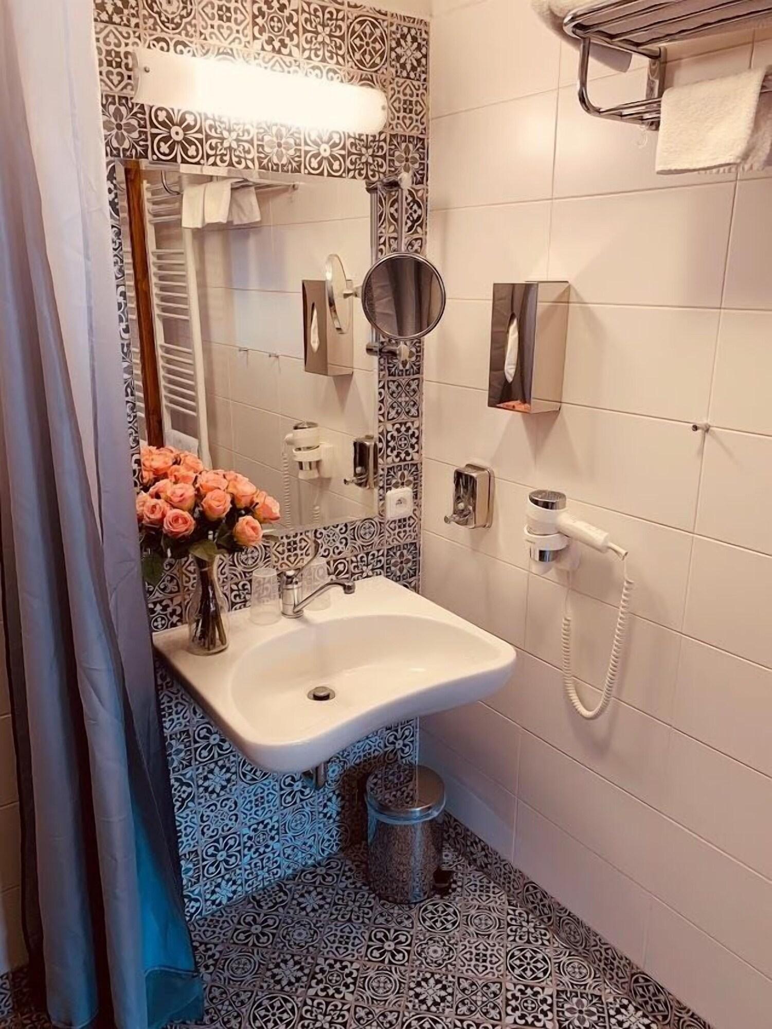 Double or Twin Accessible