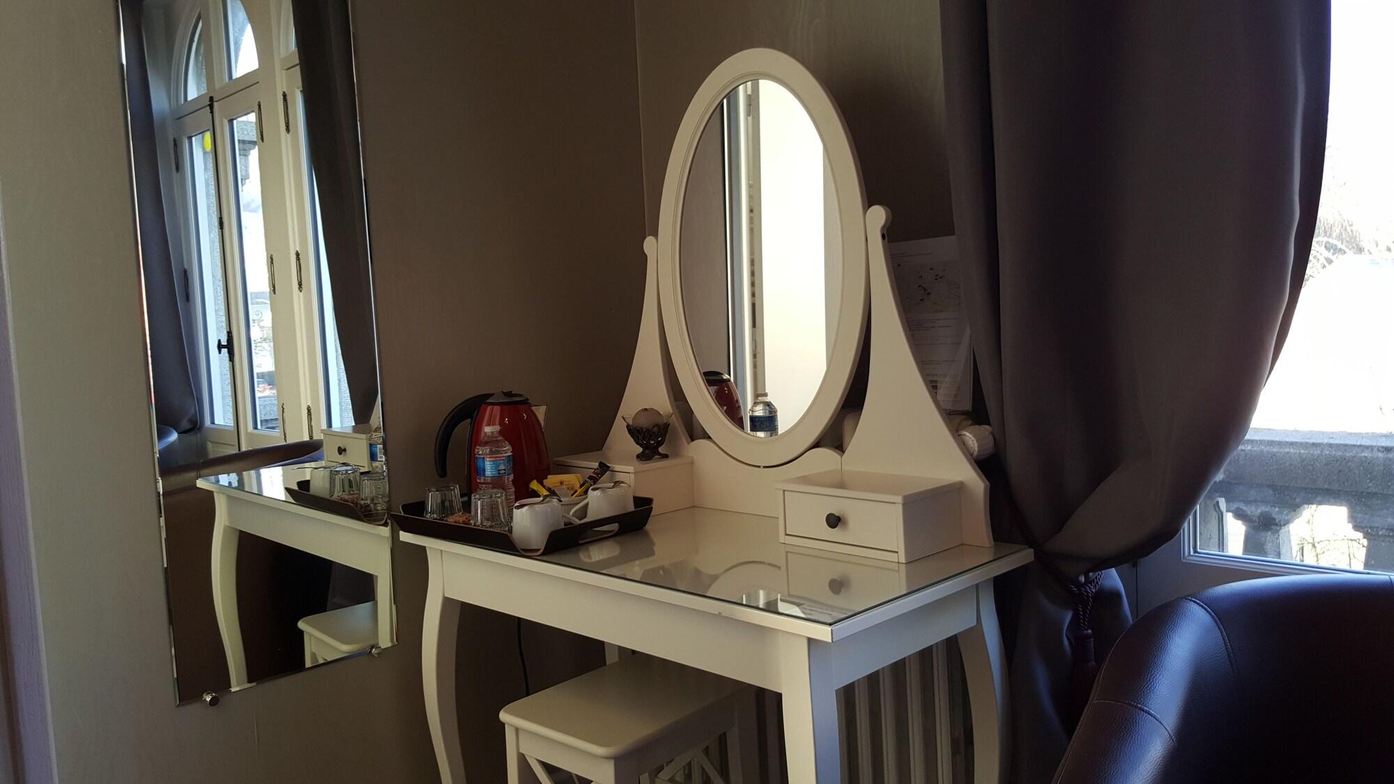 Double Queen Size Bed