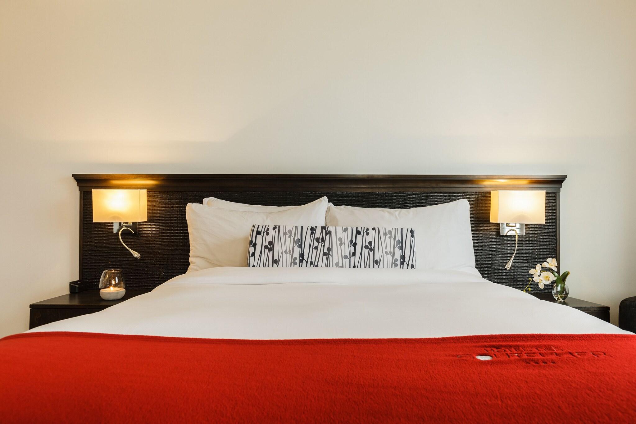 Double Classic Queen Bed