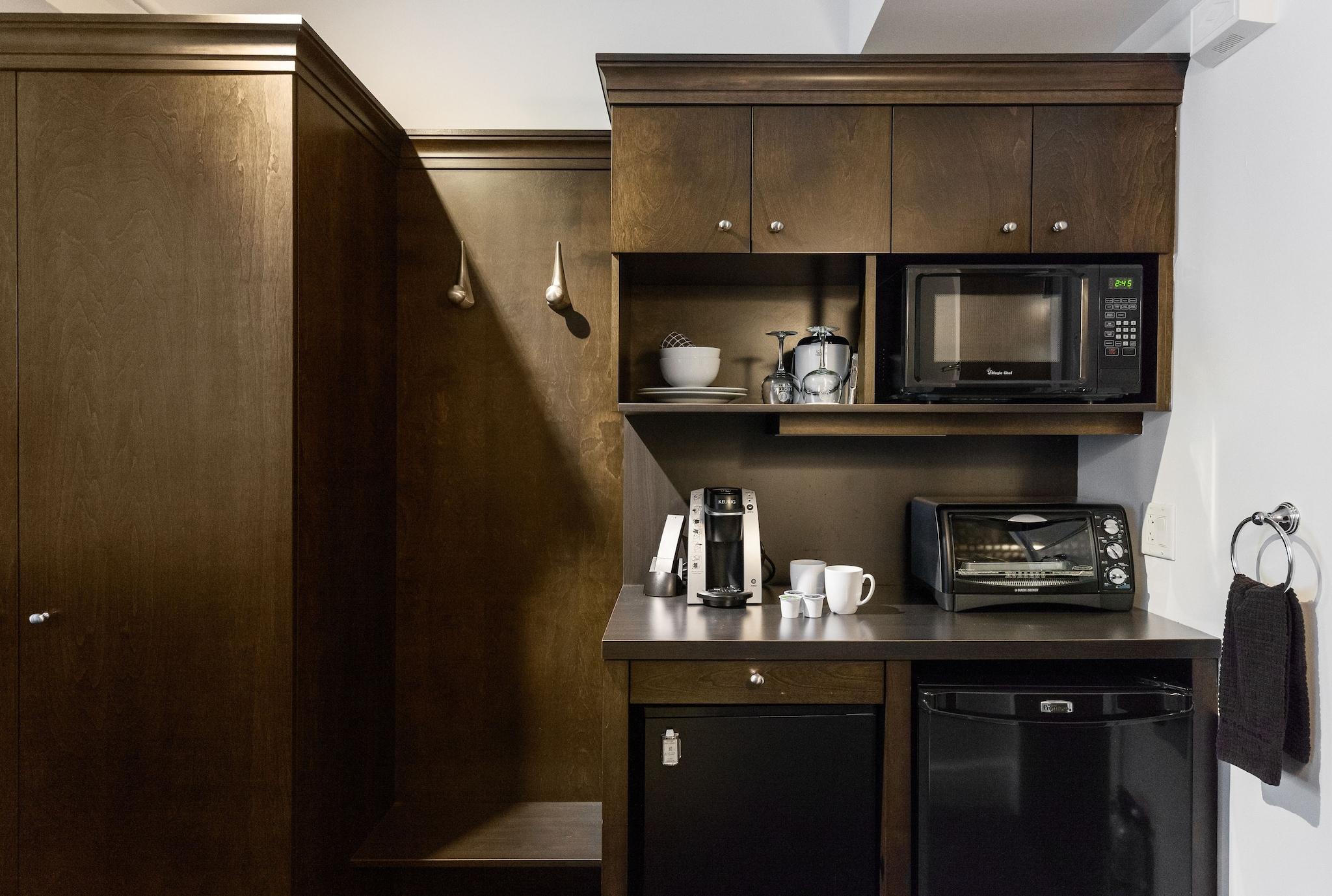 Double Classic Queen Bed