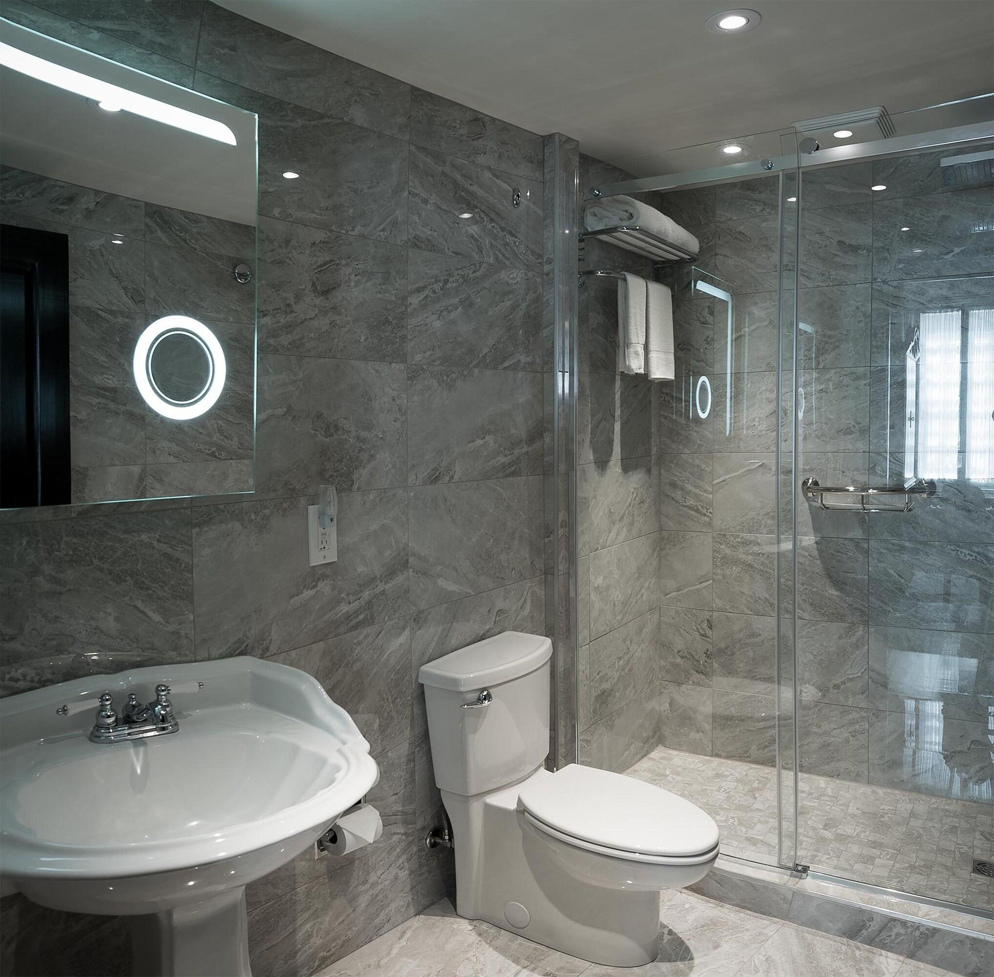 Double Classic Queen Bed