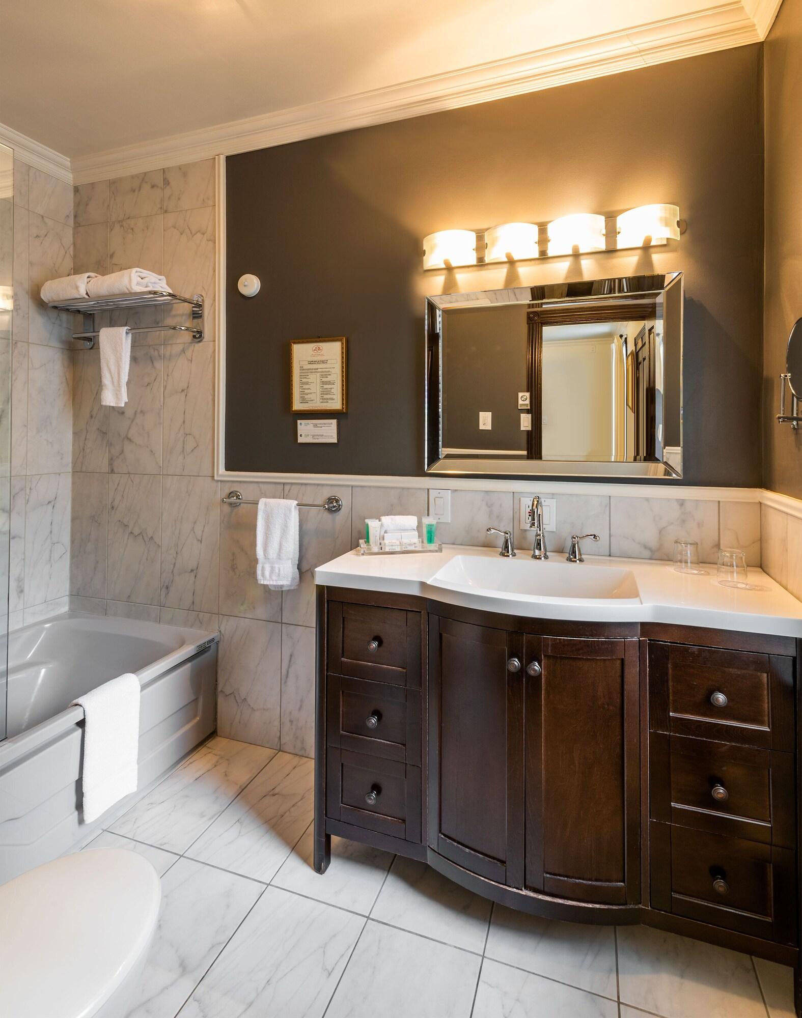 Suite Queen Size Bed