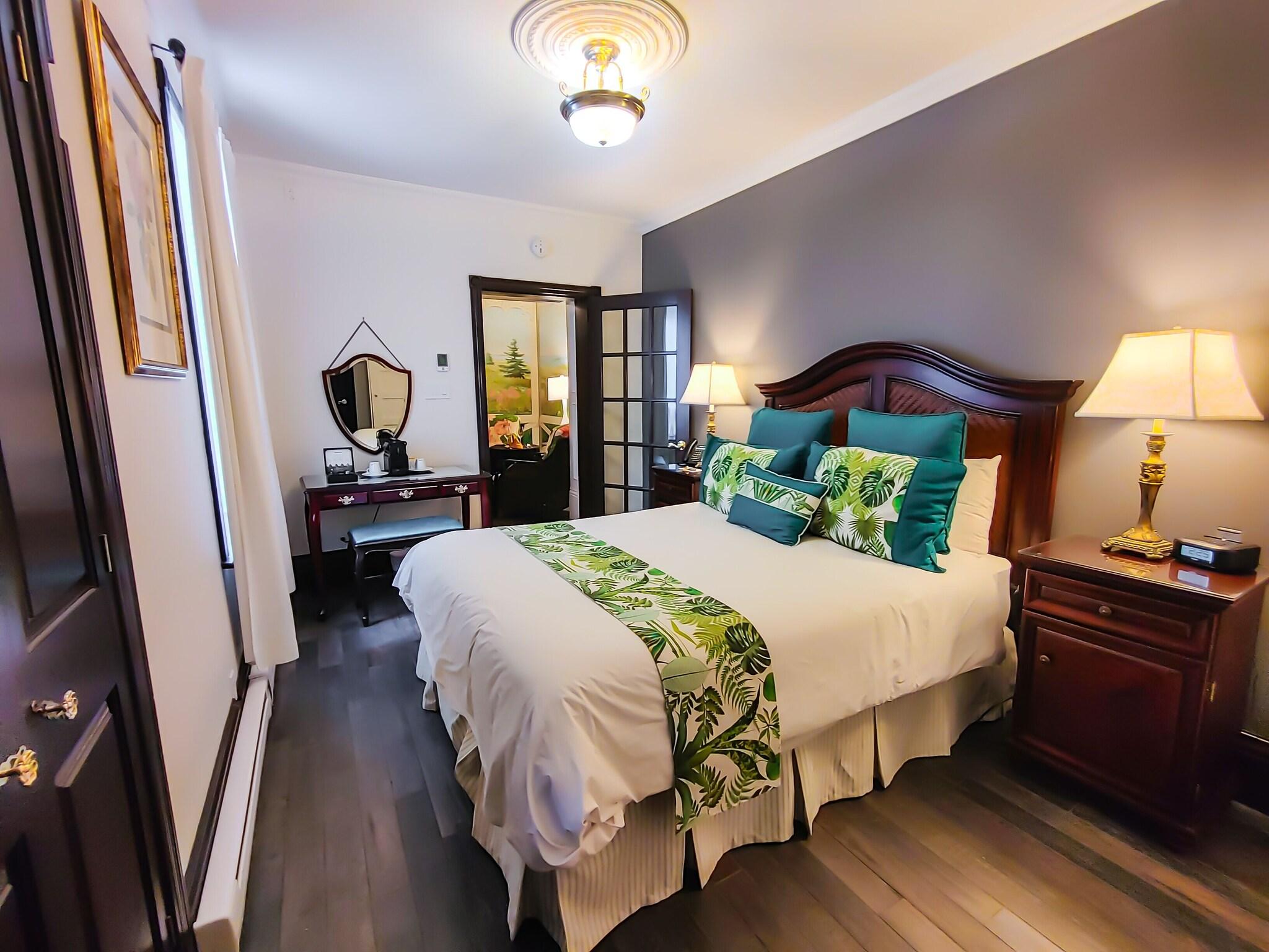 Suite Queen Size Bed