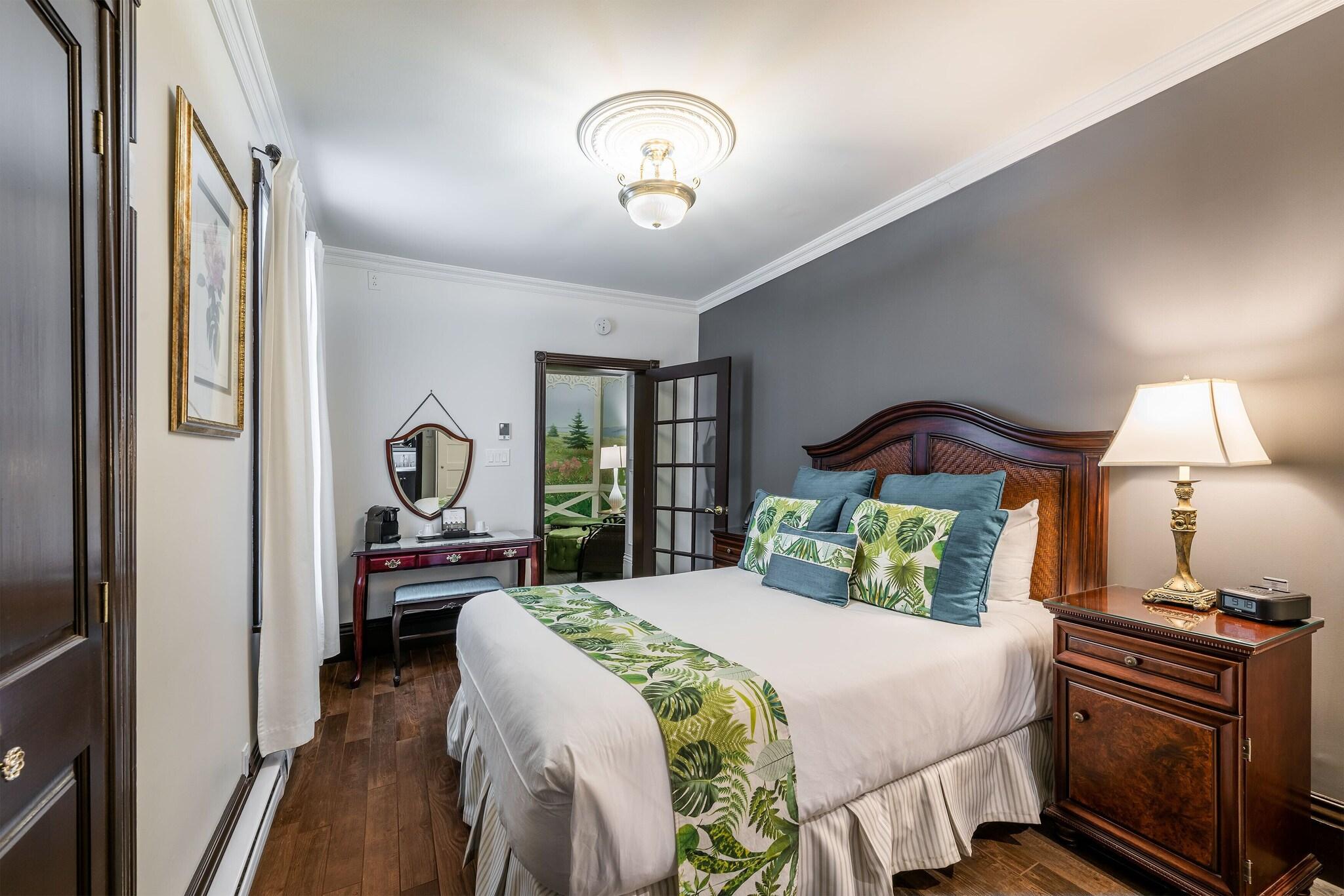 Suite Queen Size Bed