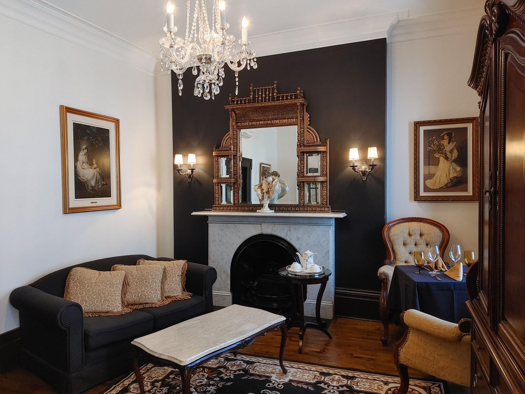 Suite Queen Size Bed