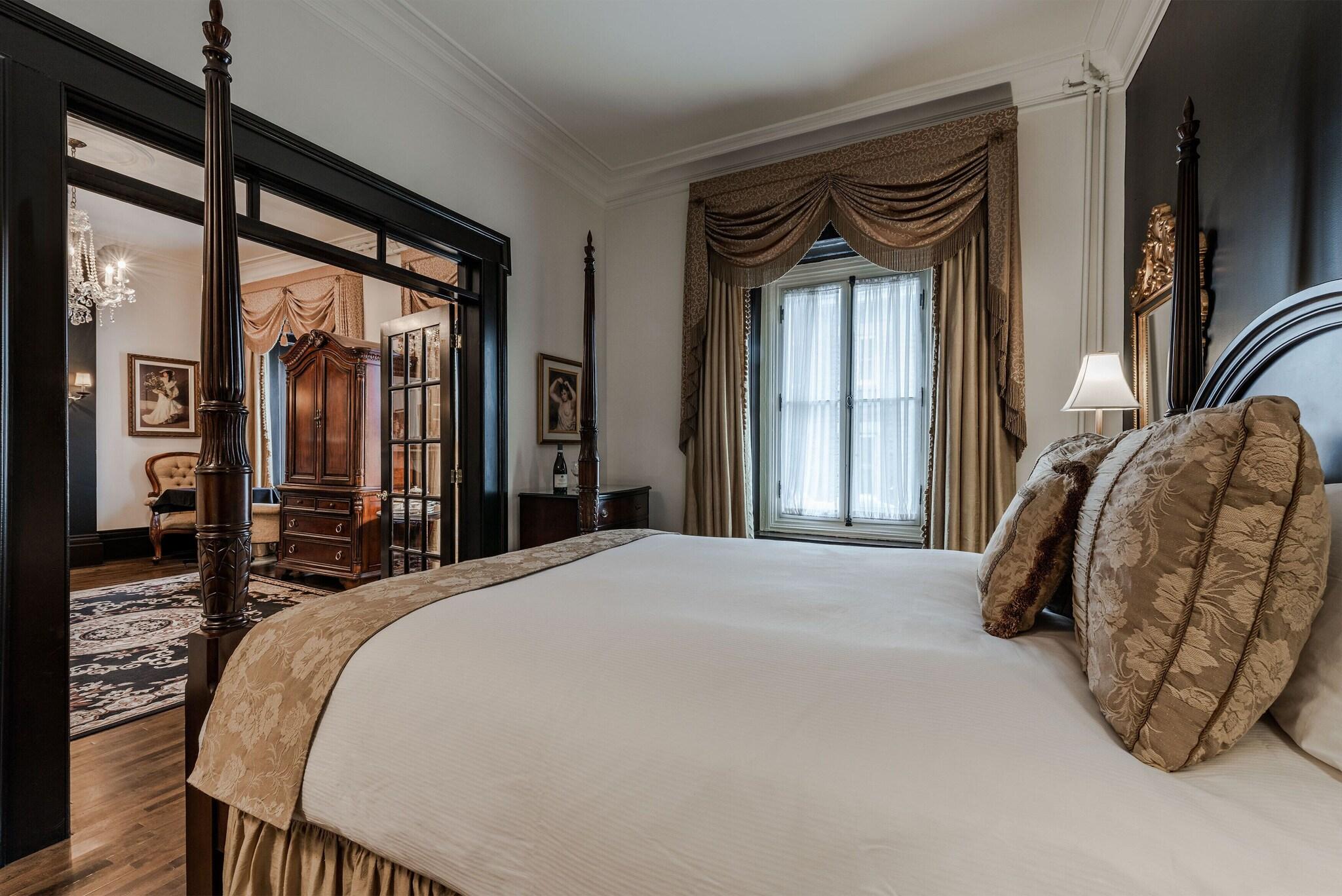 Suite Queen Size Bed