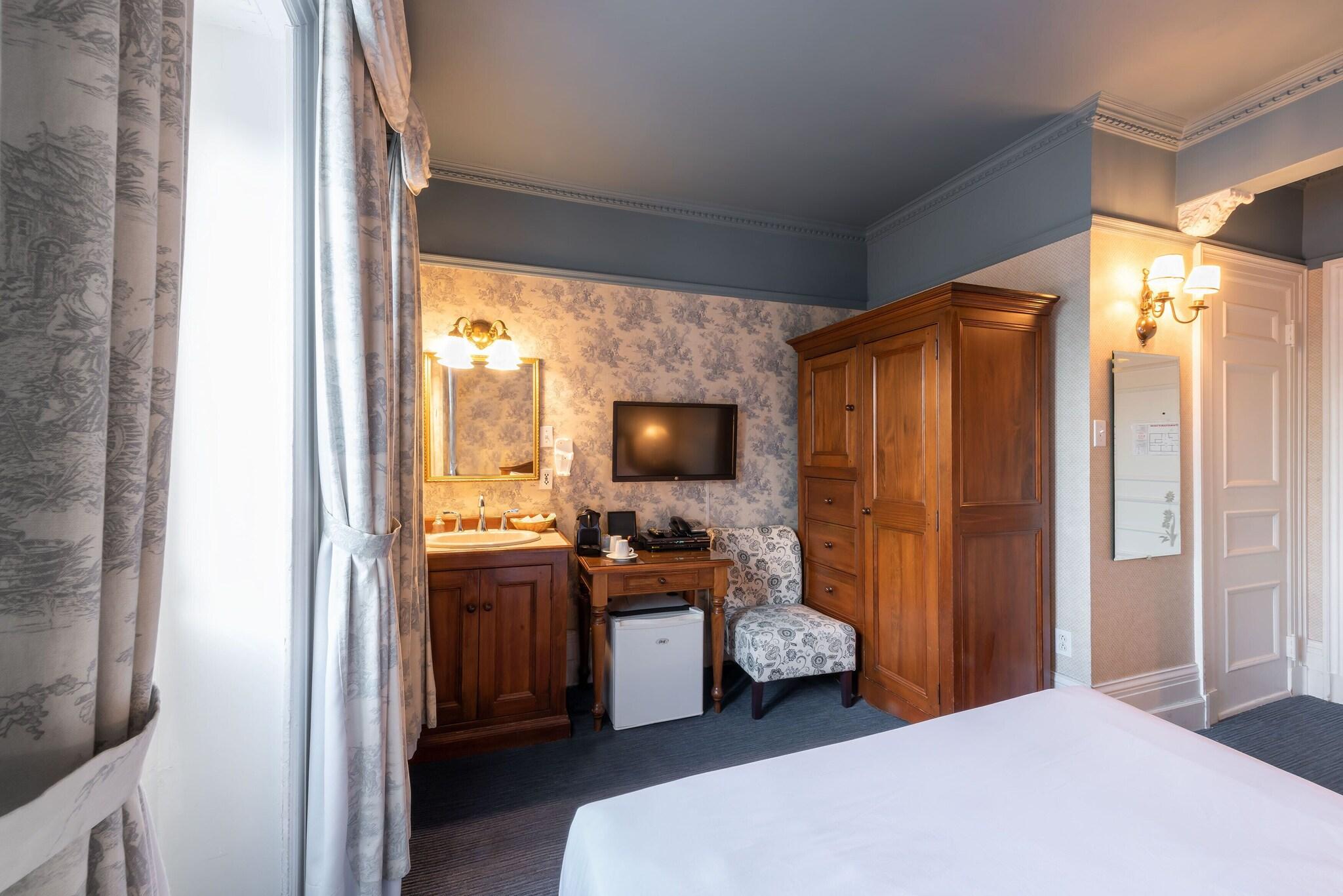 Double Queen Size Bed