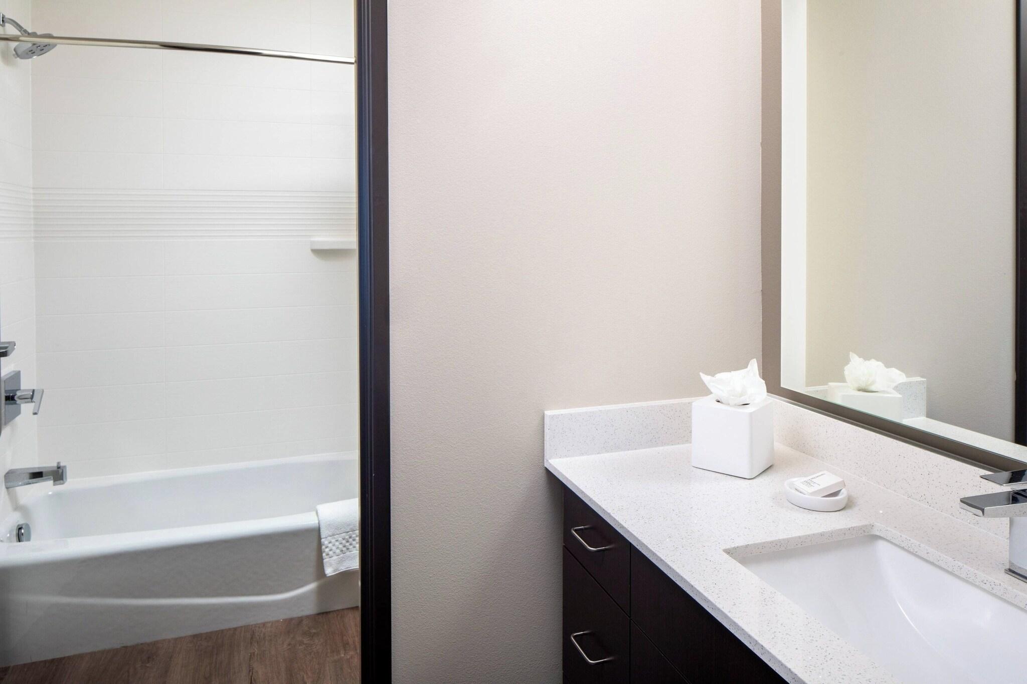 Studio Two Queen Beds