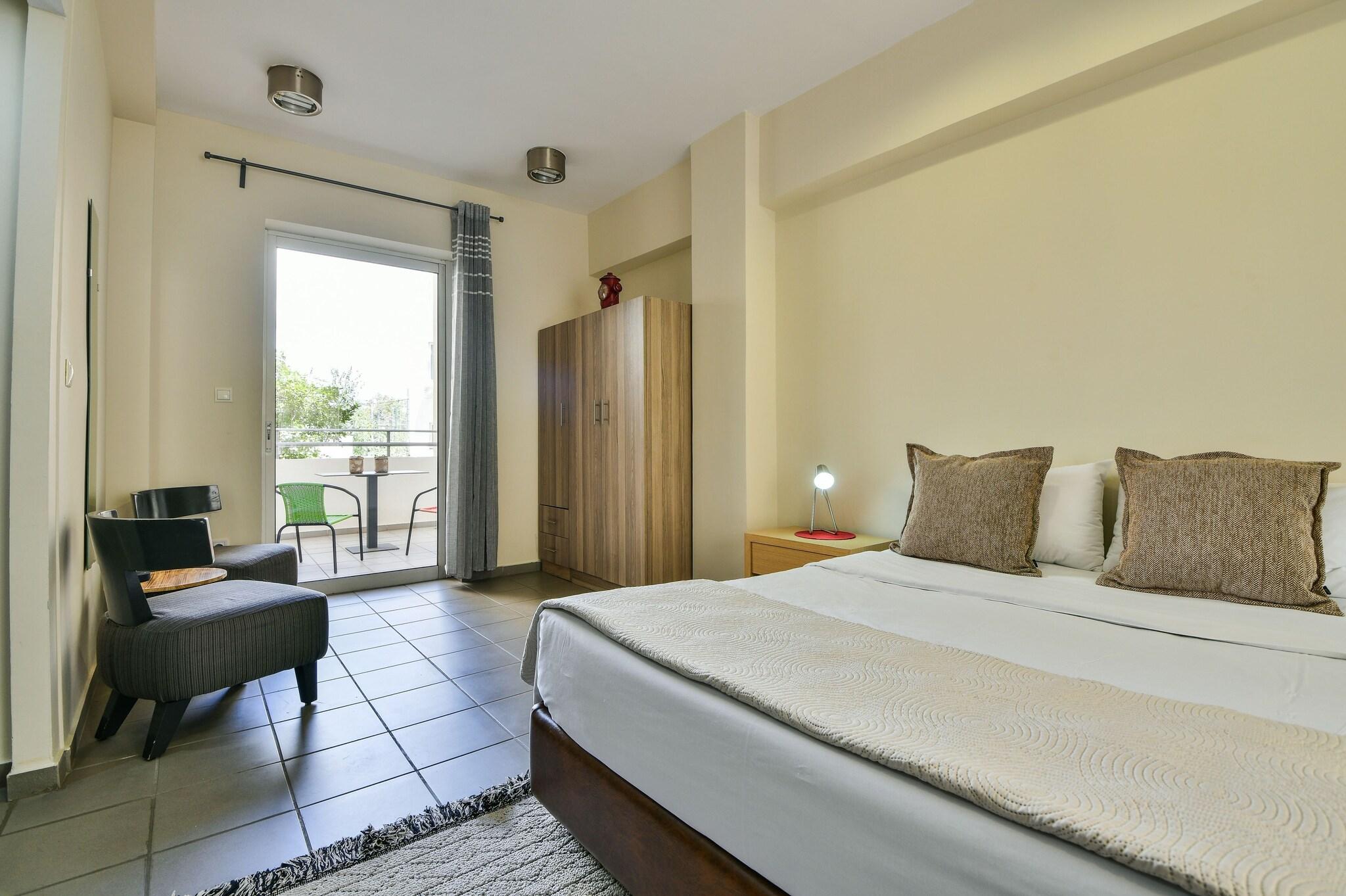 Studio Queen Size Bed