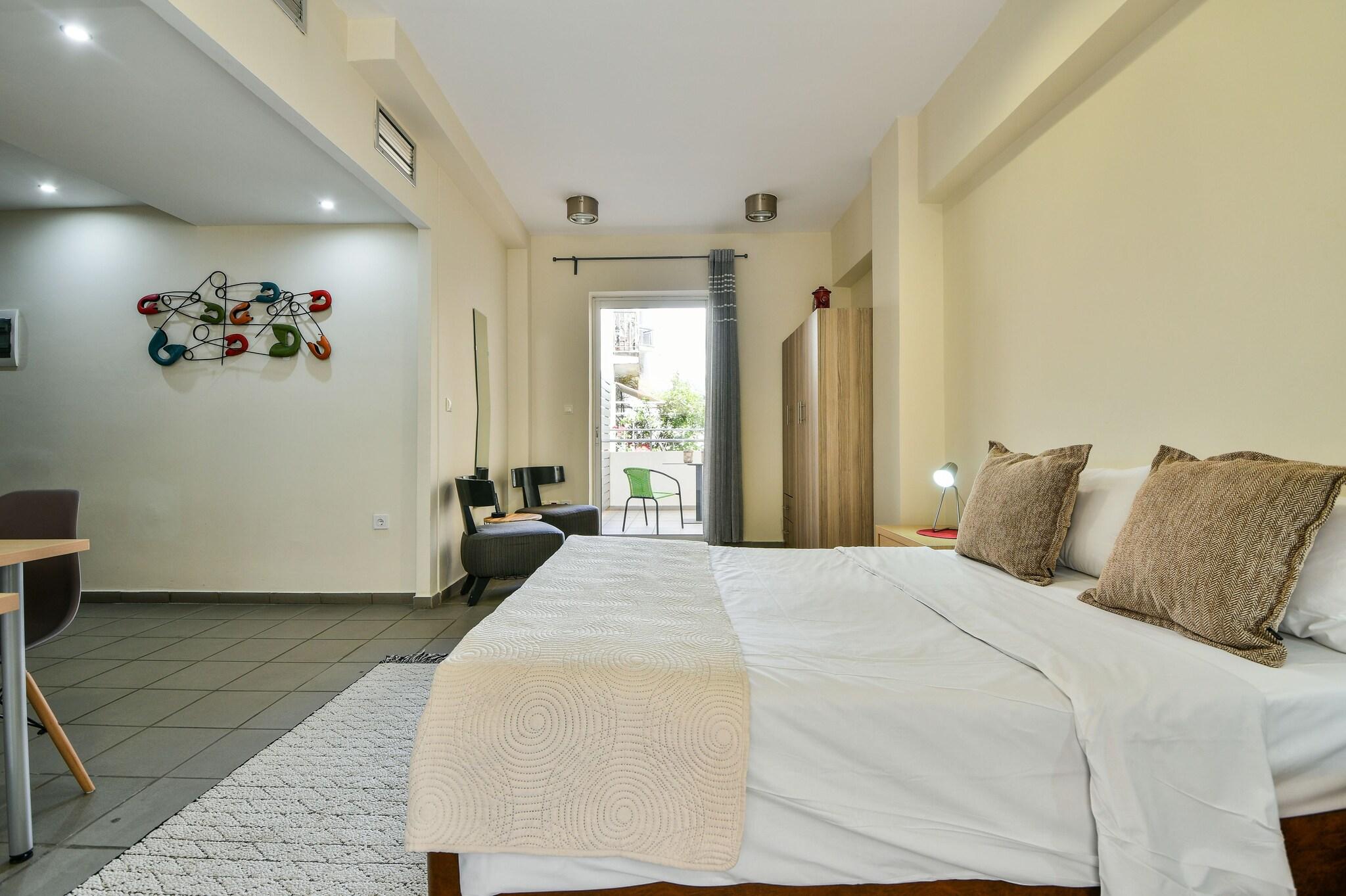 Studio Queen Size Bed