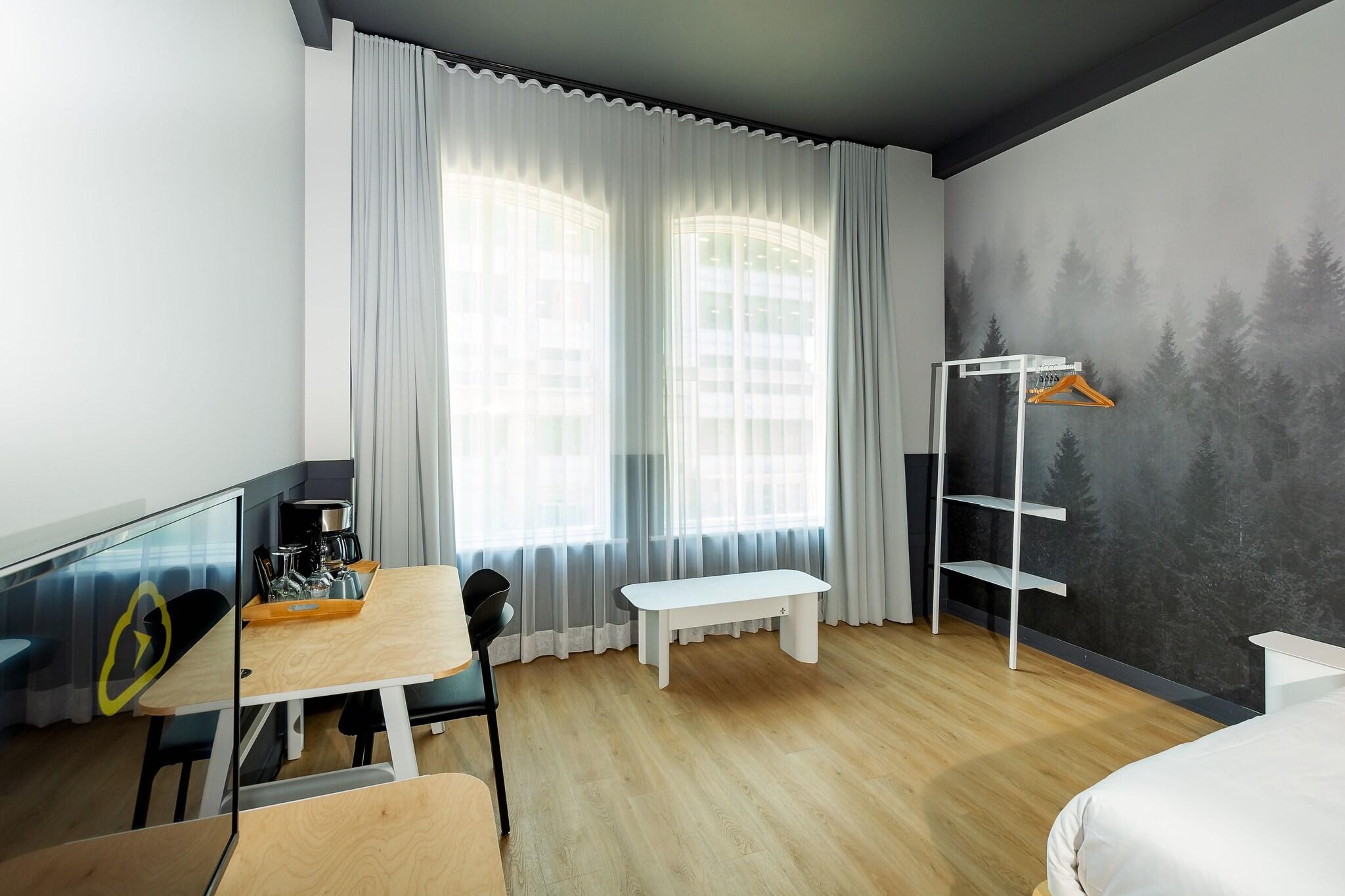 Double Queen Size Bed