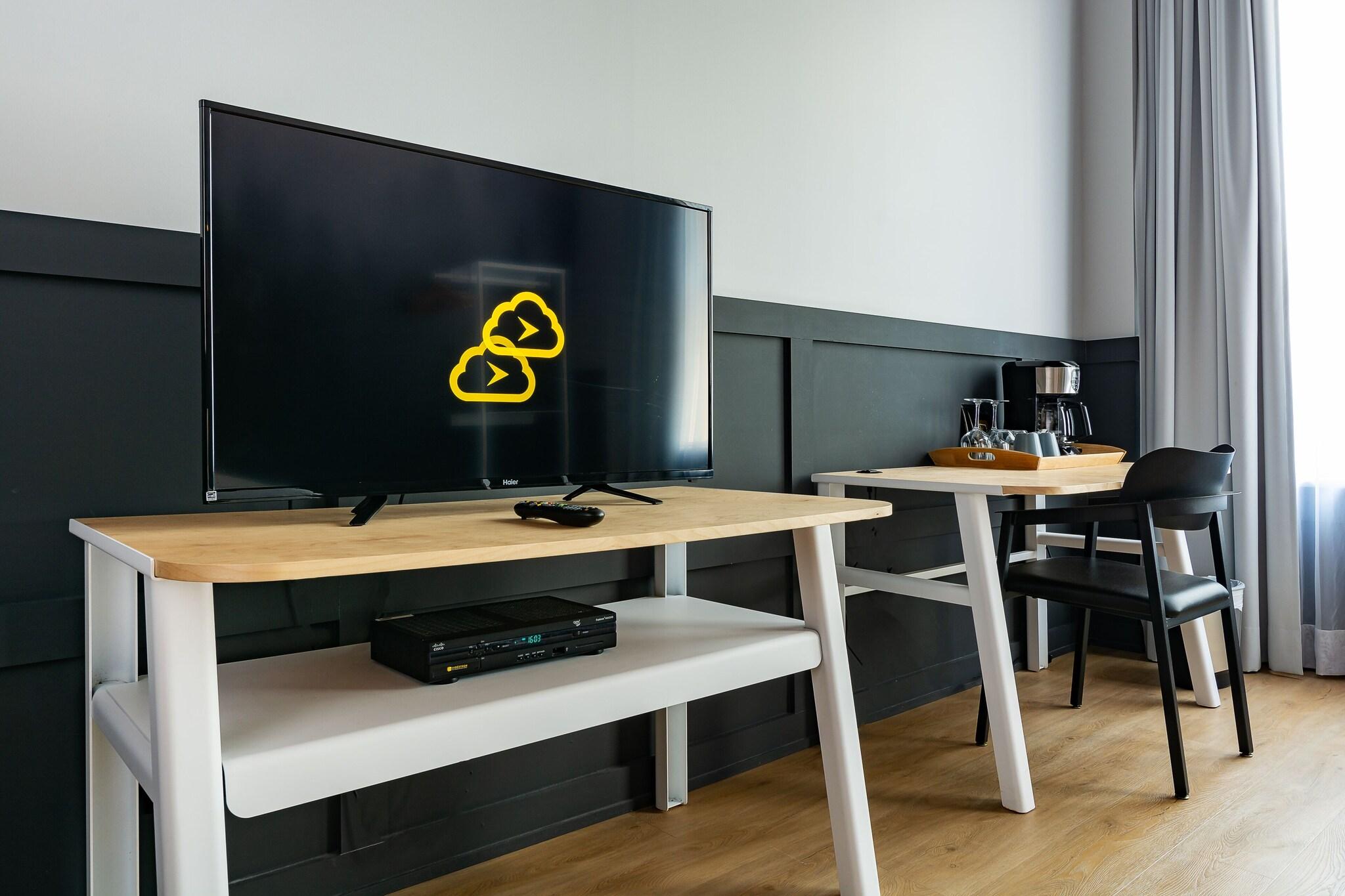 Double Queen Size Bed