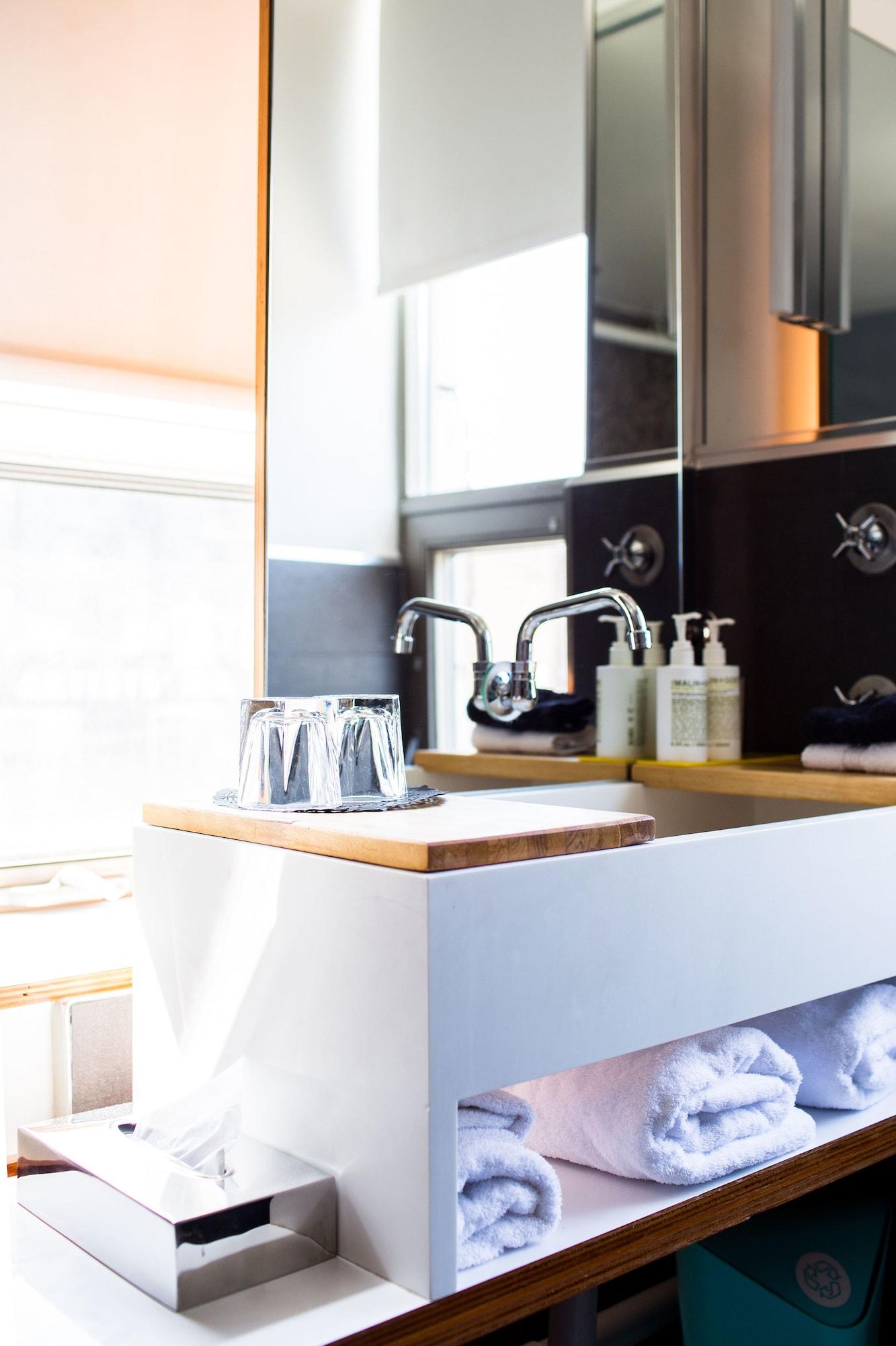 Studio Queen Size Bed