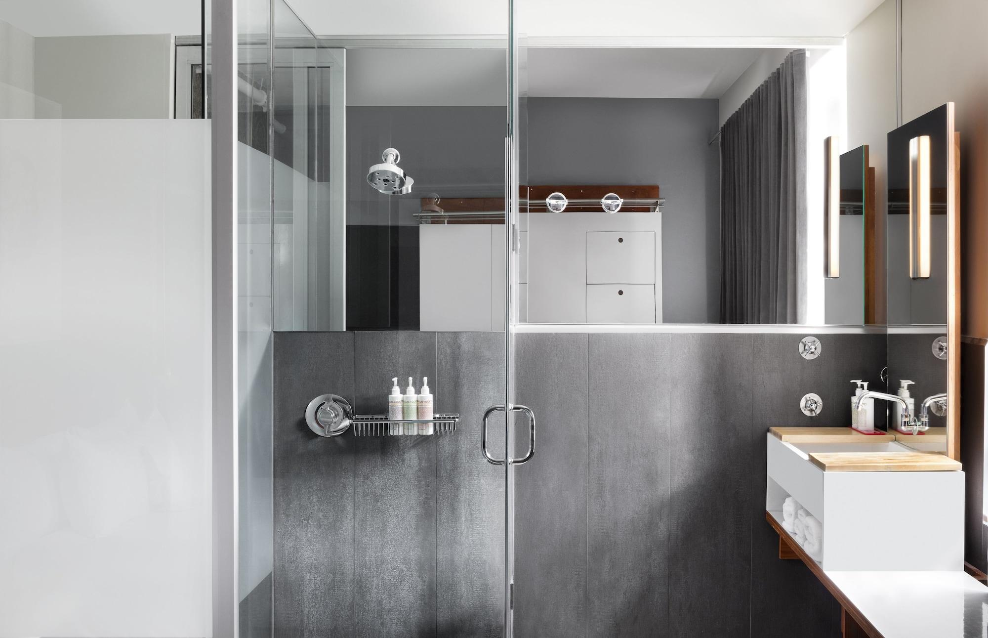 Suite Queen Size Bed