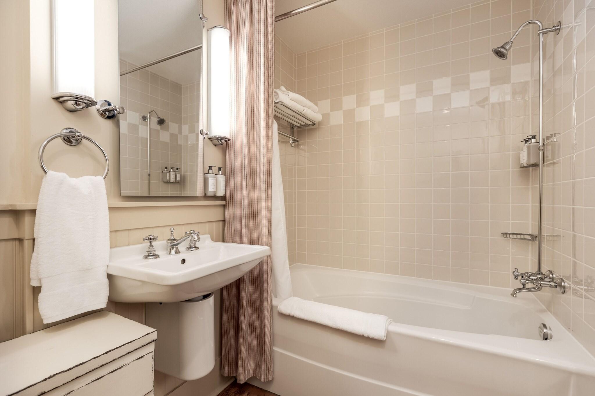 Double Deluxe King Bed