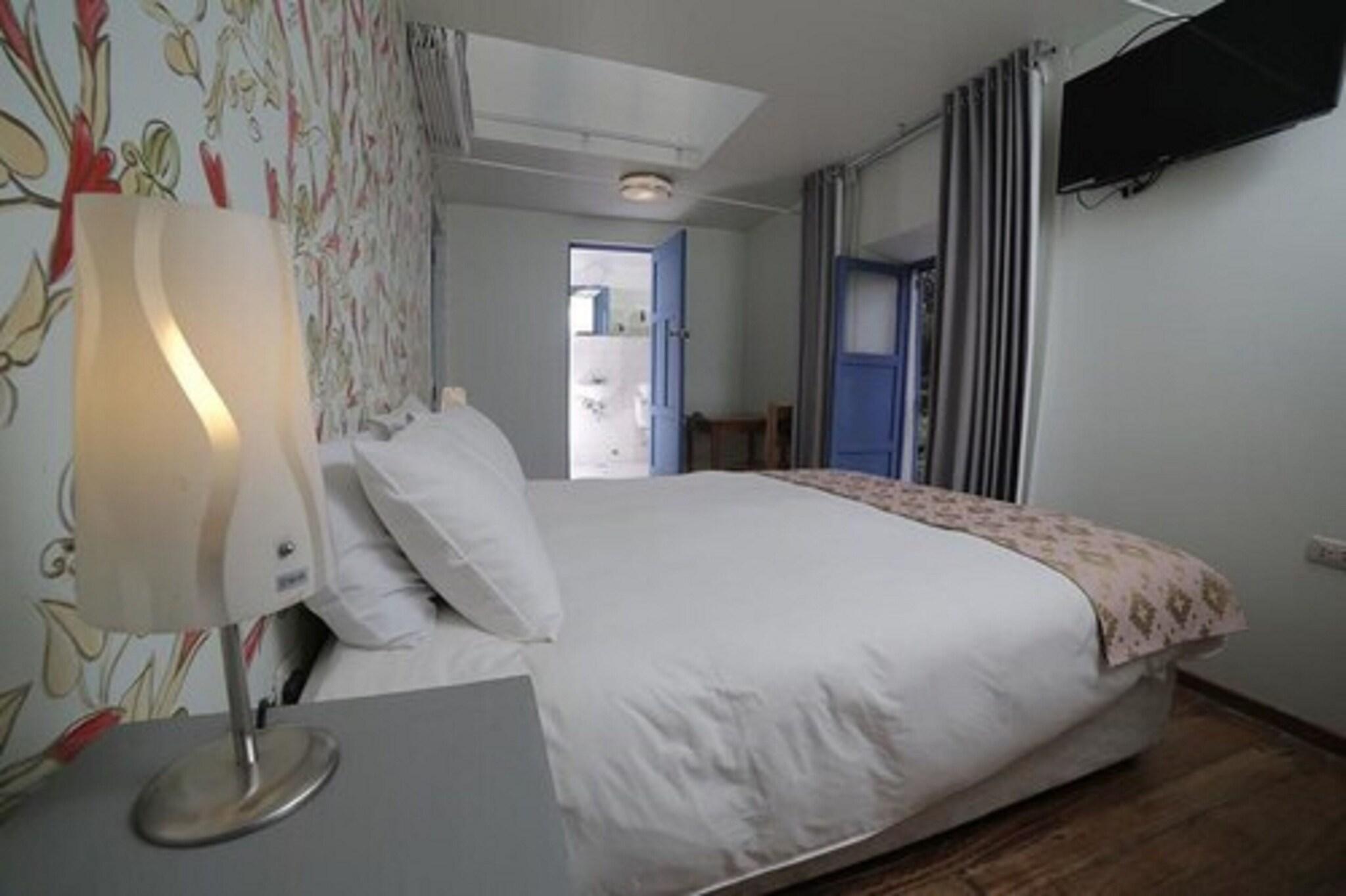 Double Queen Size Bed